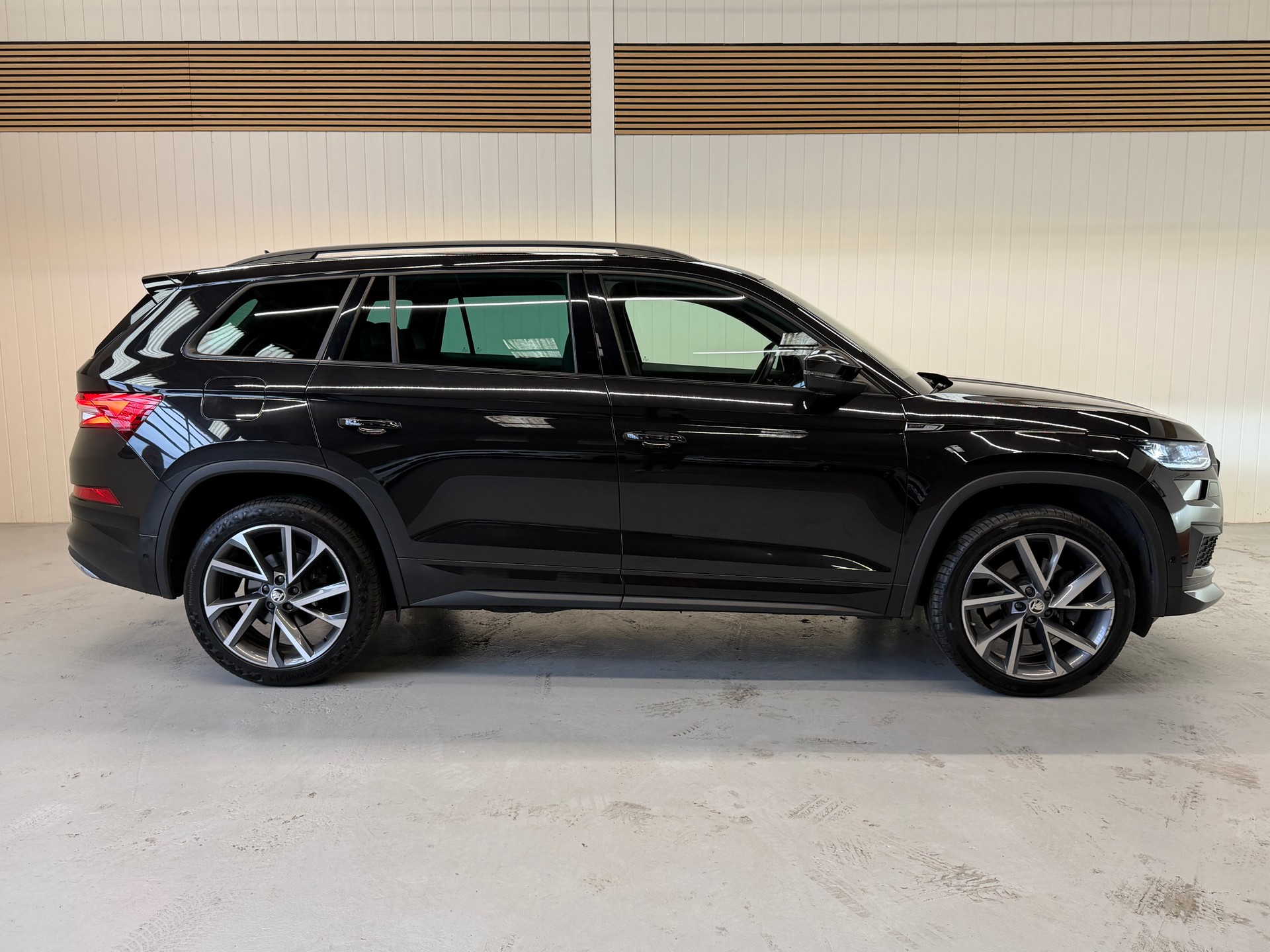 SKODA Kodiaq 2.0 TDI CR SportLine 4x4 DSG frisch ab MFK & Service-image-5