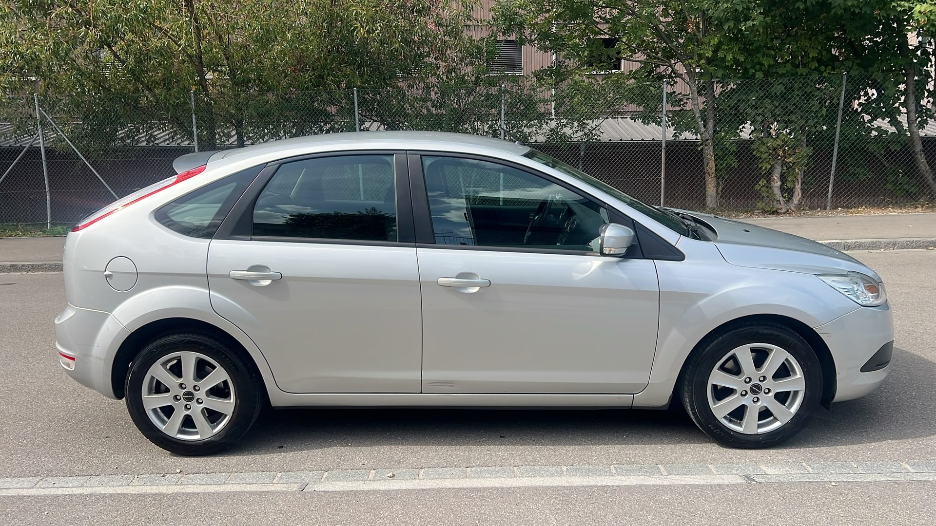 FORD Focus 2.0i Carving Automatic-image-3