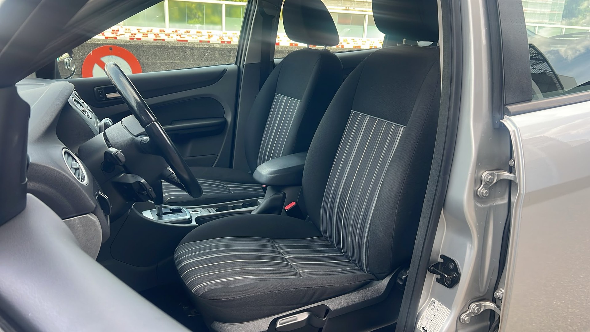 FORD Focus 2.0i Carving Automatic-image-10