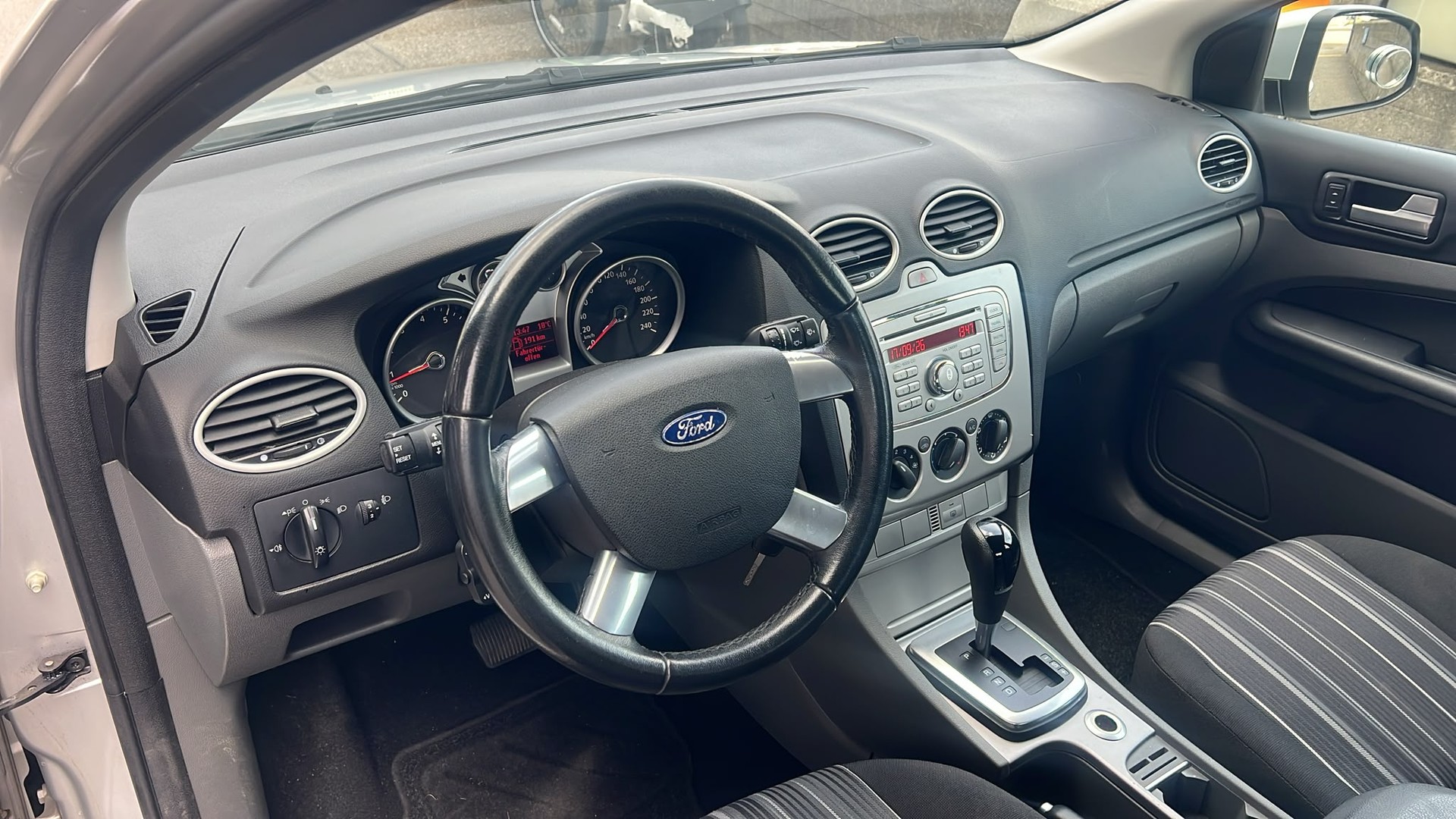 FORD Focus 2.0i Carving Automatic-image-9