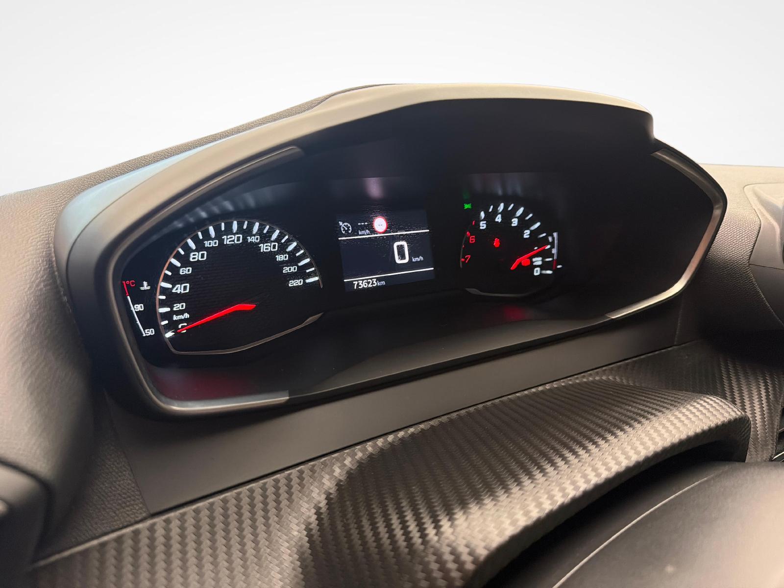 PEUGEOT 208 1.2 PureTech Active Pack-image-12