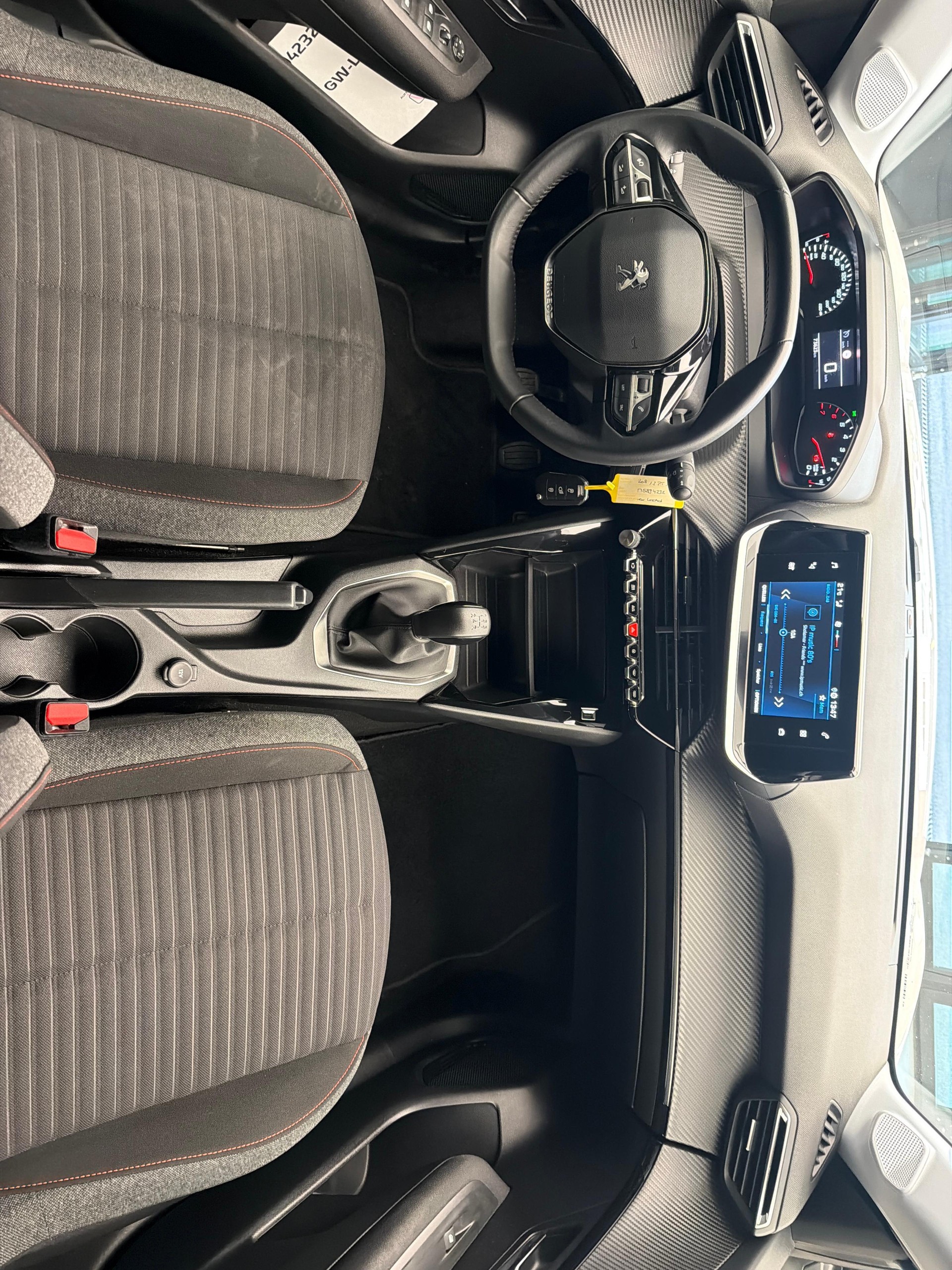 PEUGEOT 208 1.2 PureTech Active Pack-image-8