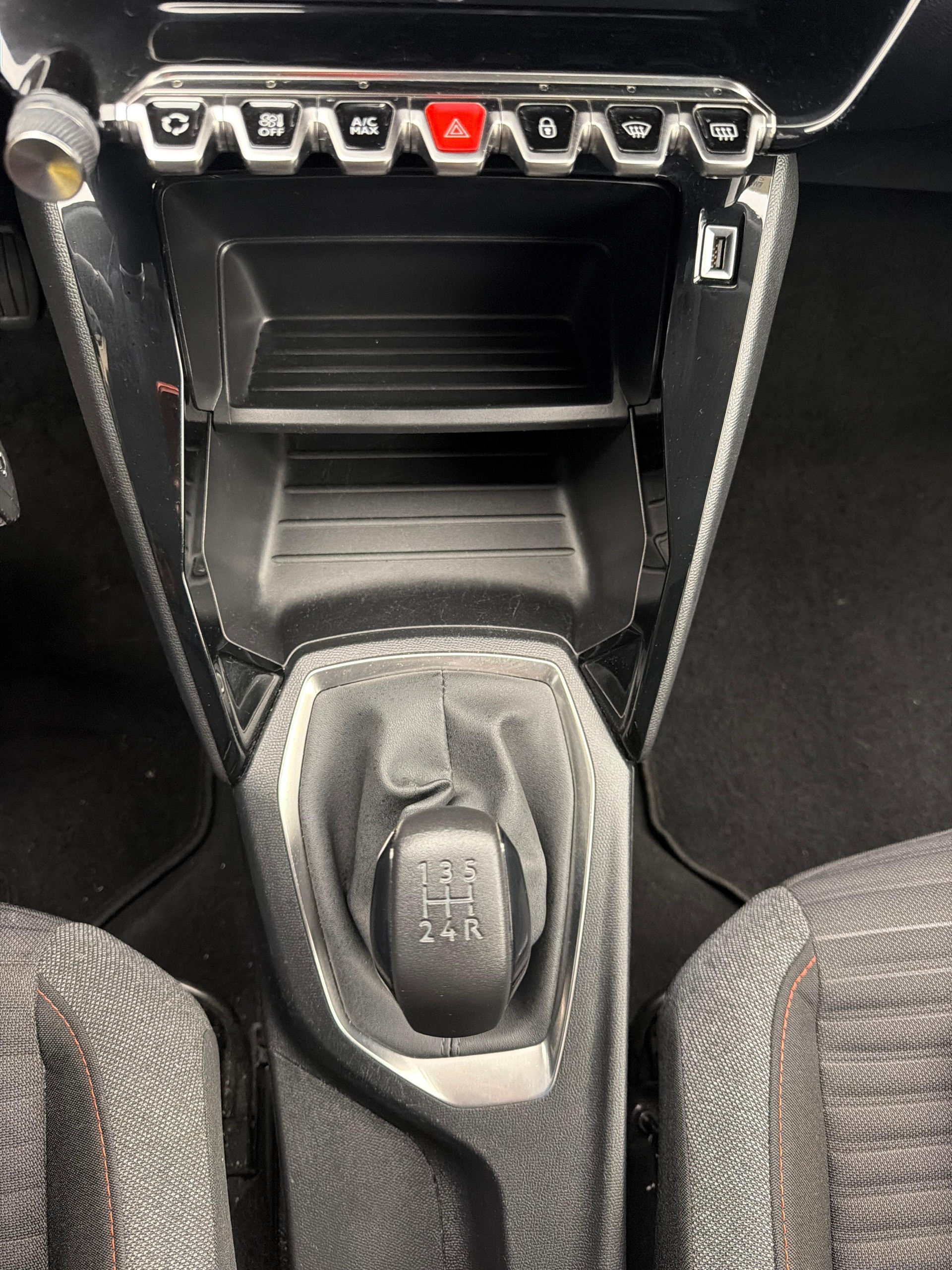 PEUGEOT 208 1.2 PureTech Active Pack-image-16