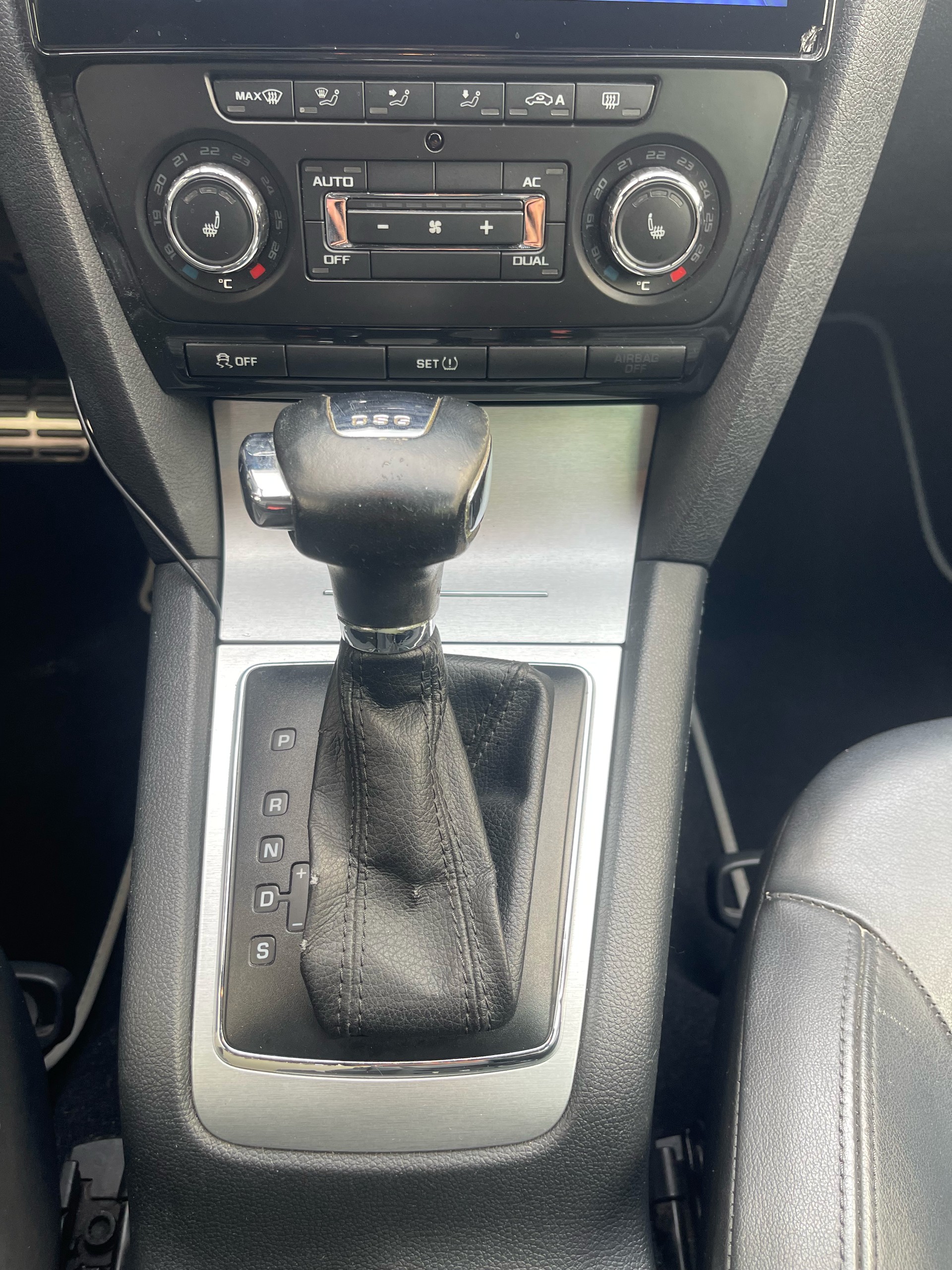 SKODA Octavia Combi 2.0 TSI RS DSG-image-14