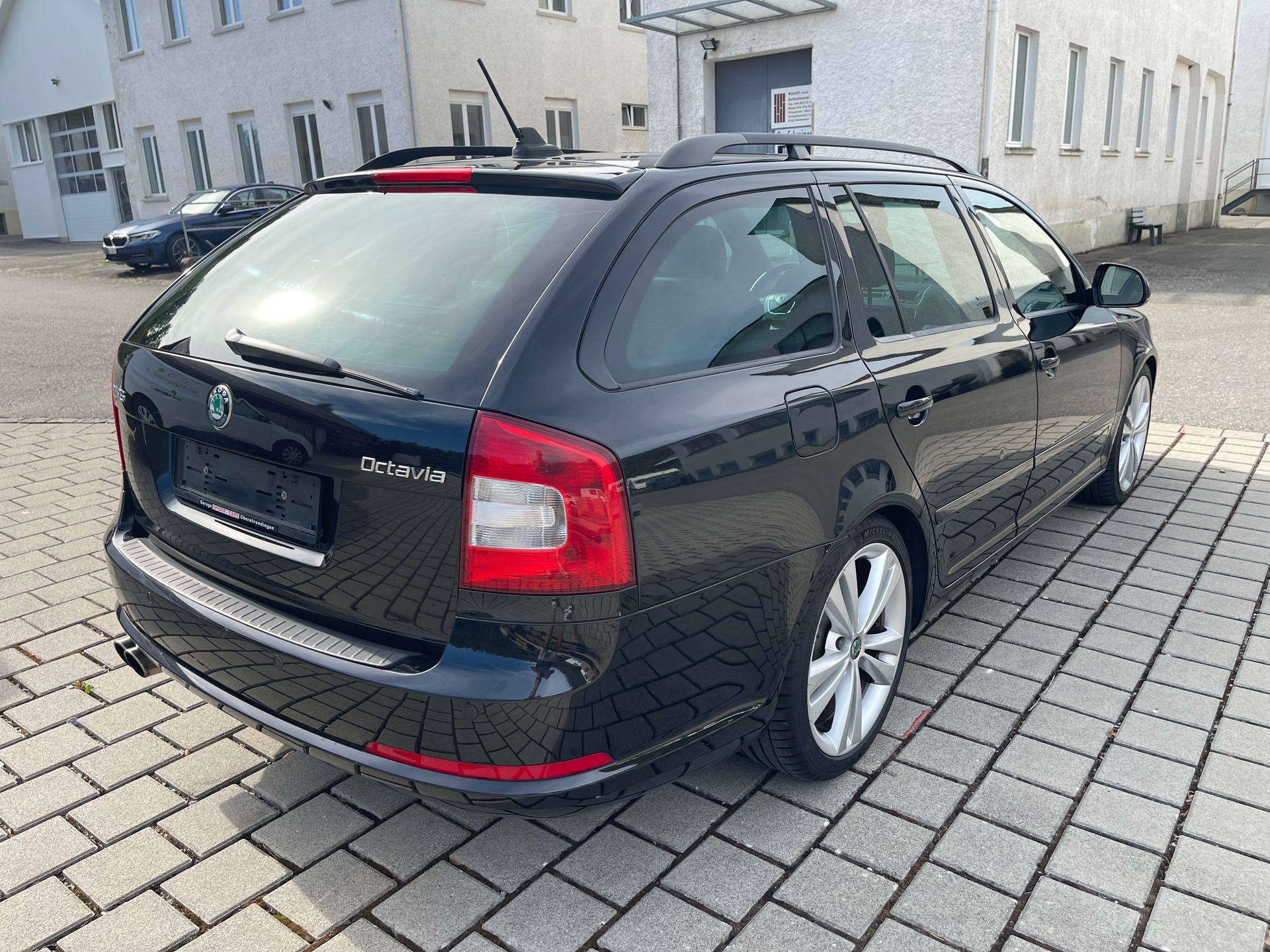 SKODA Octavia Combi 2.0 TSI RS DSG-image-4