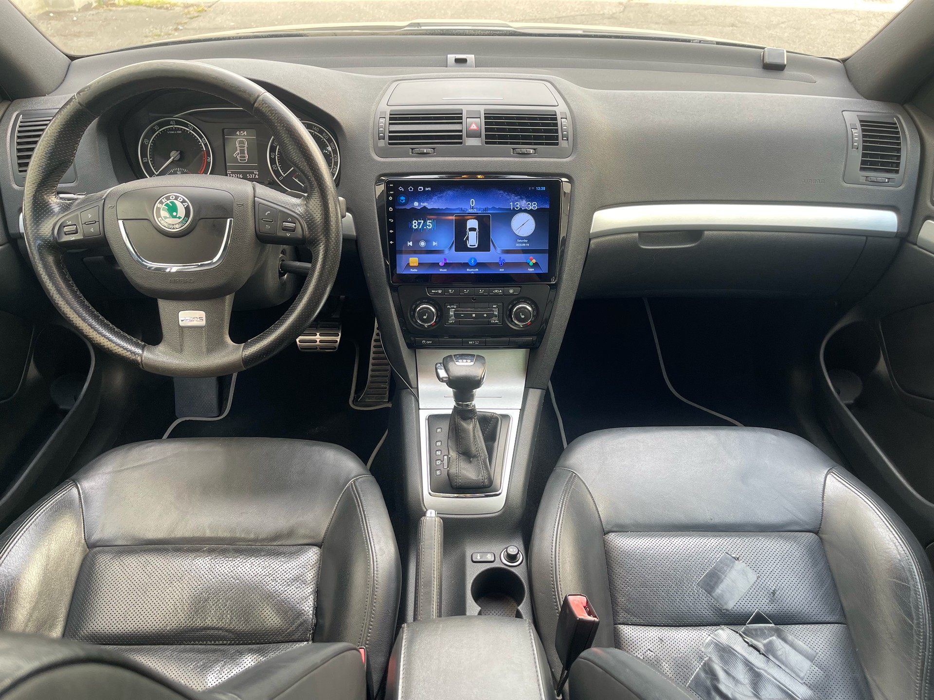 SKODA Octavia Combi 2.0 TSI RS DSG-image-11