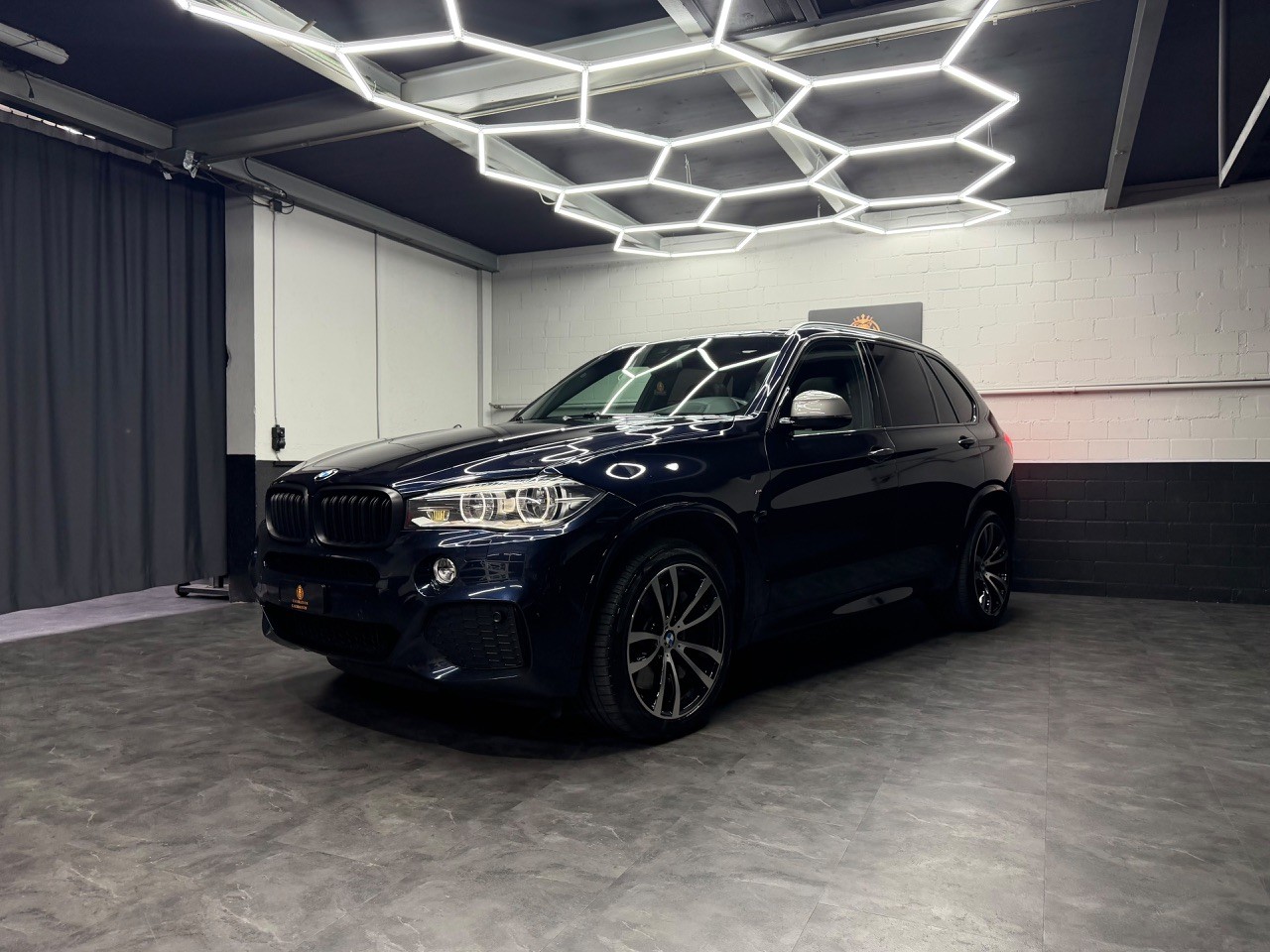 BMW X5 xDrive M50d Steptronic M-Paket | Panorama Dach | Harman/Kardon | Head-Up | 360° Kamera-image-3