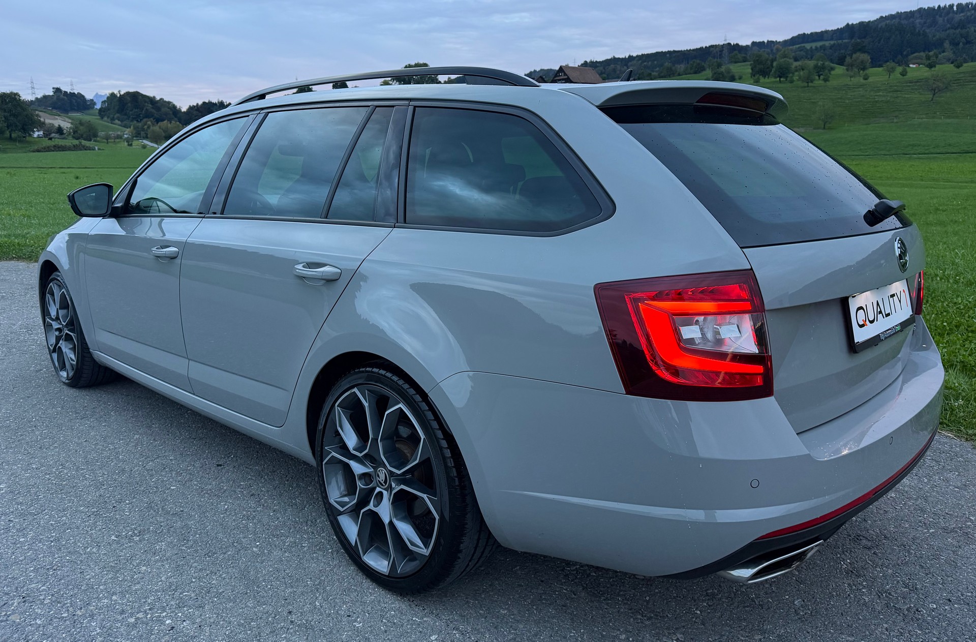 SKODA Octavia Combi 2.0 TDI RS DSG-image-4