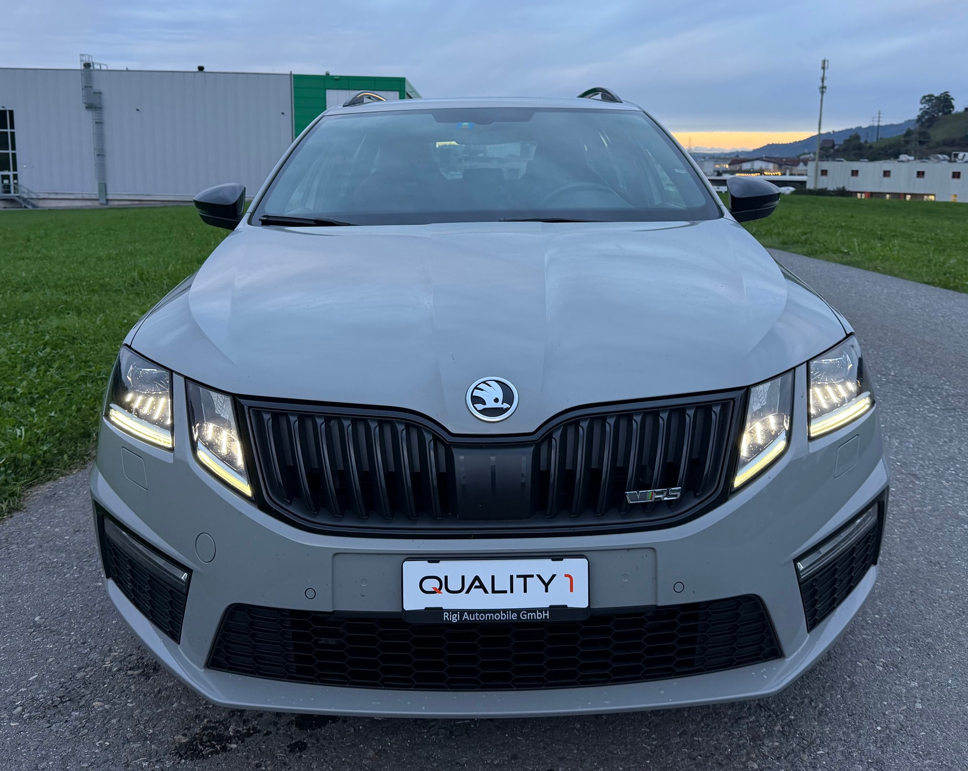 SKODA Octavia Combi 2.0 TDI RS DSG-image-2