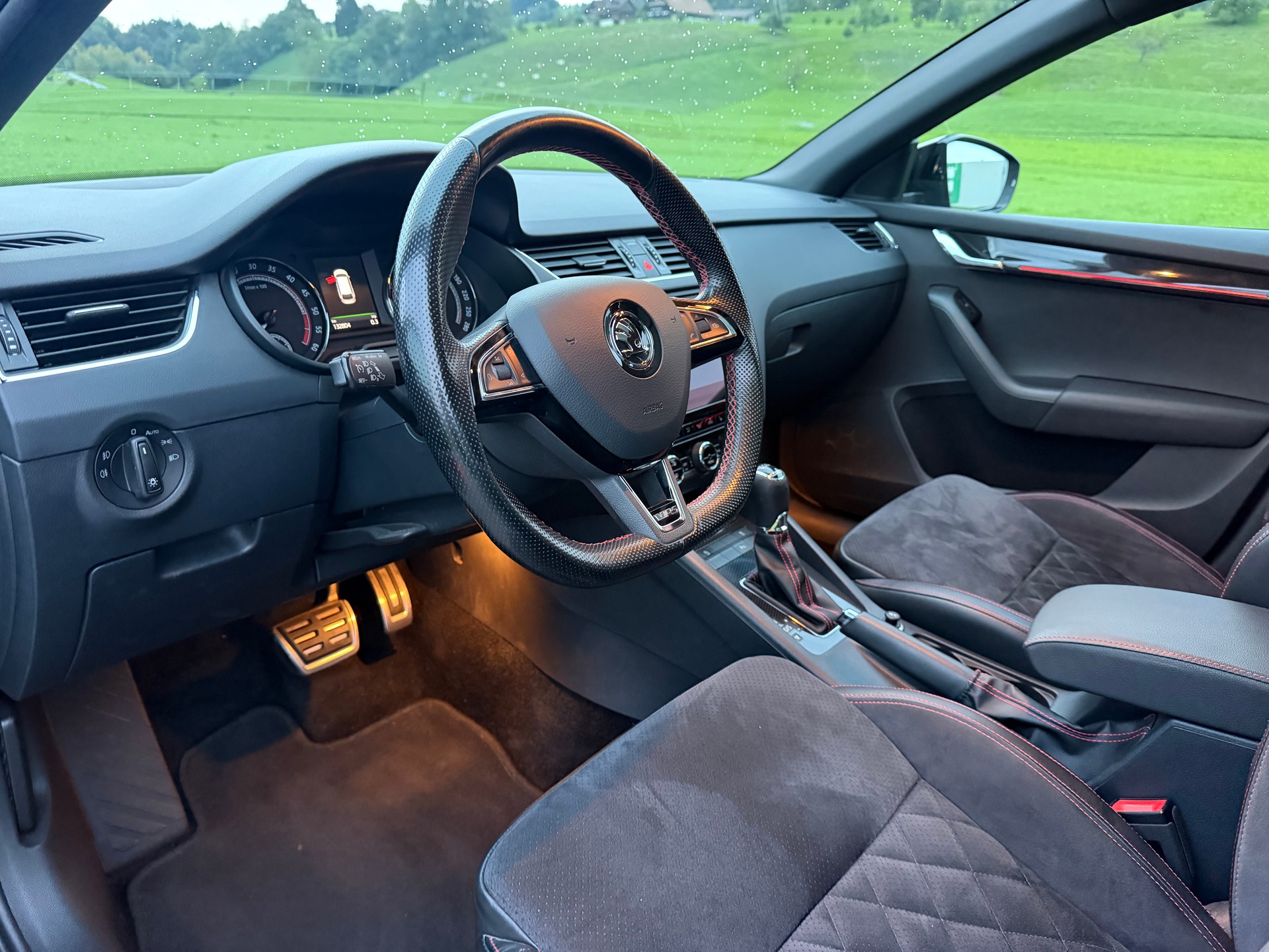 SKODA Octavia Combi 2.0 TDI RS DSG-image-7
