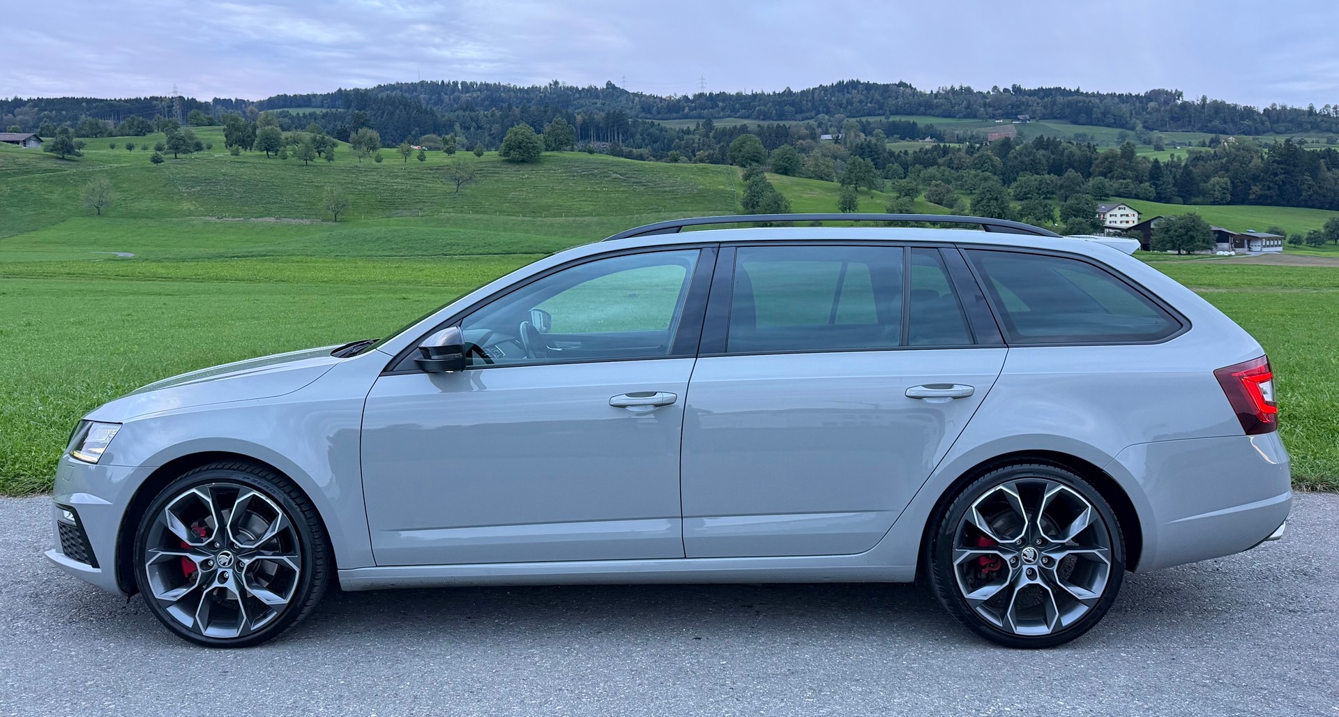 SKODA Octavia Combi 2.0 TDI RS DSG-image-3