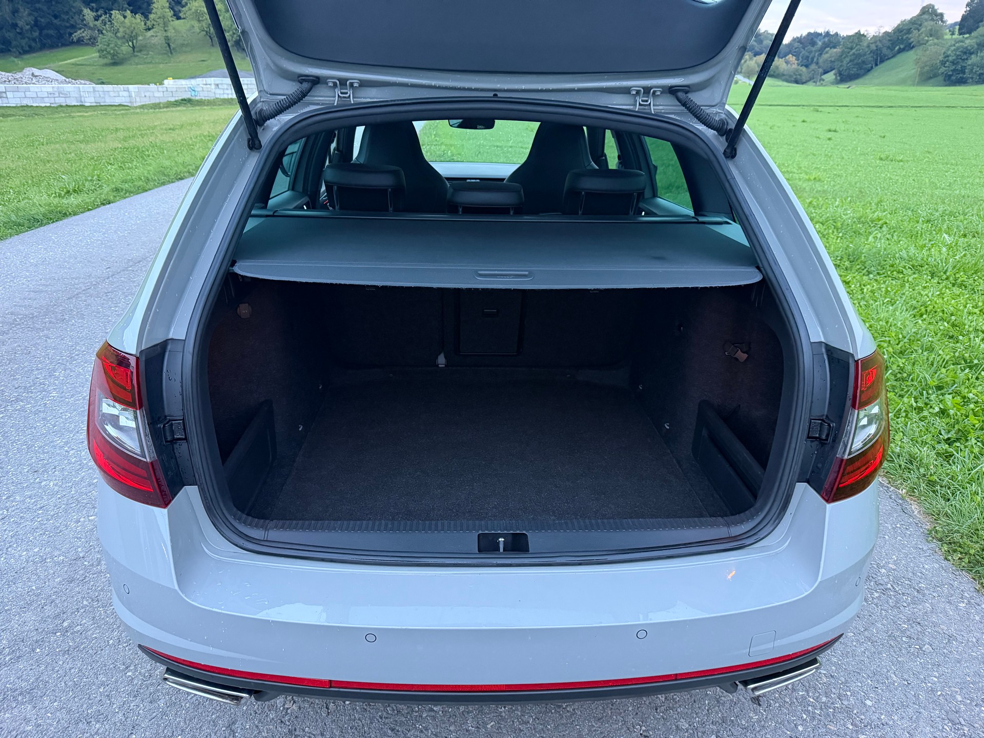 SKODA Octavia Combi 2.0 TDI RS DSG-image-14