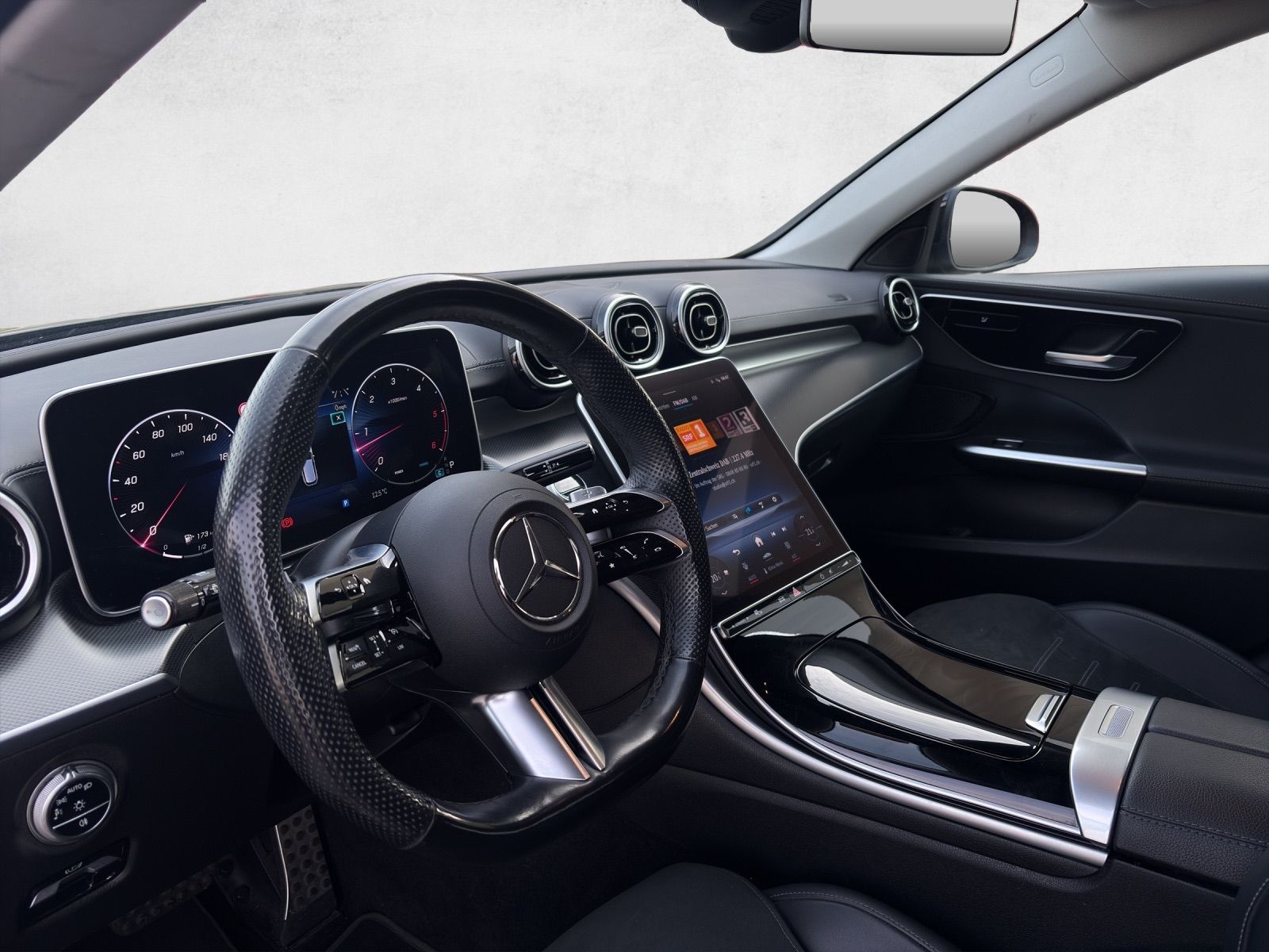 MERCEDES-BENZ C 300 d T AMG Line-image-8