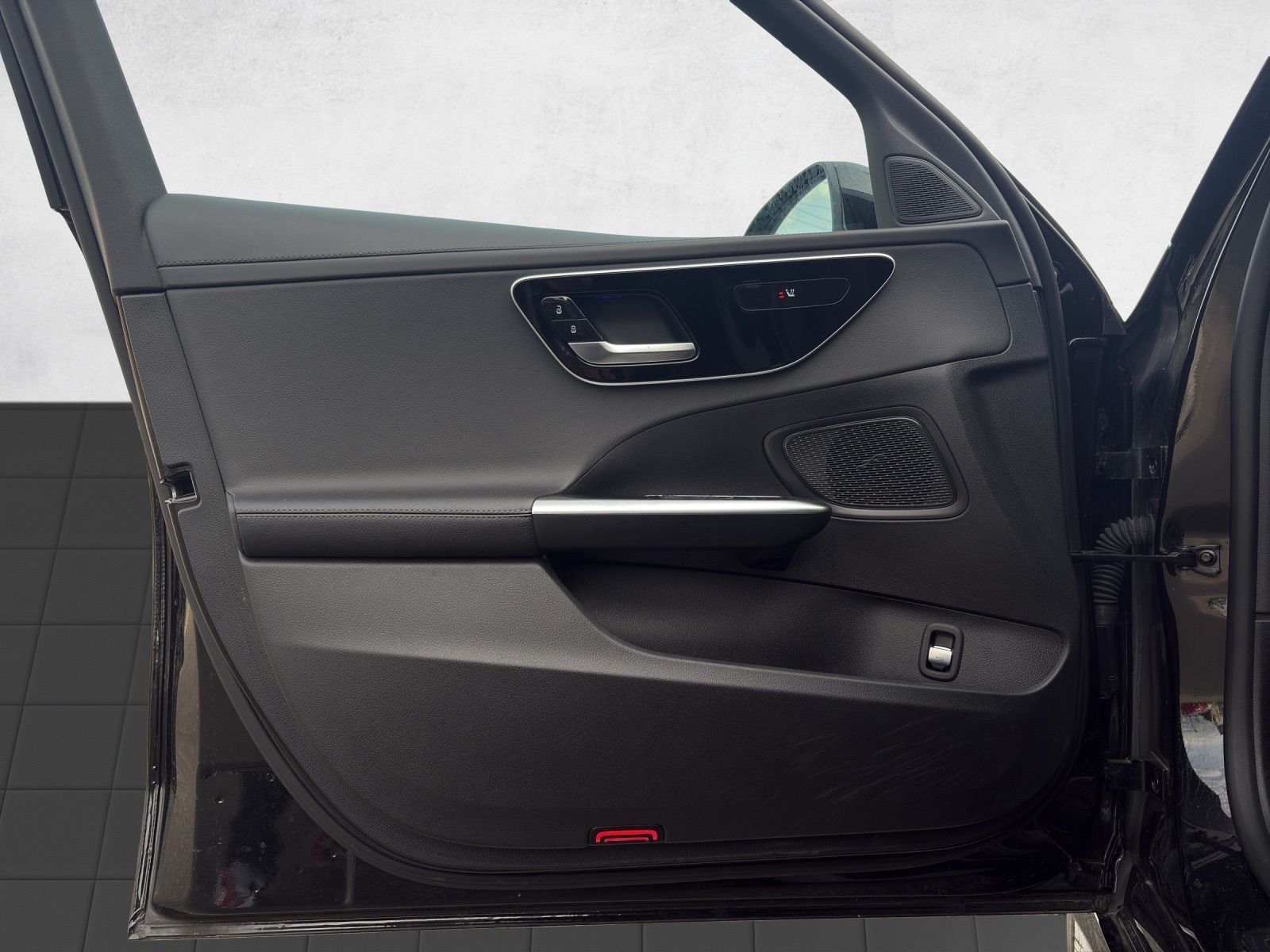 MERCEDES-BENZ C 300 d T AMG Line-image-14