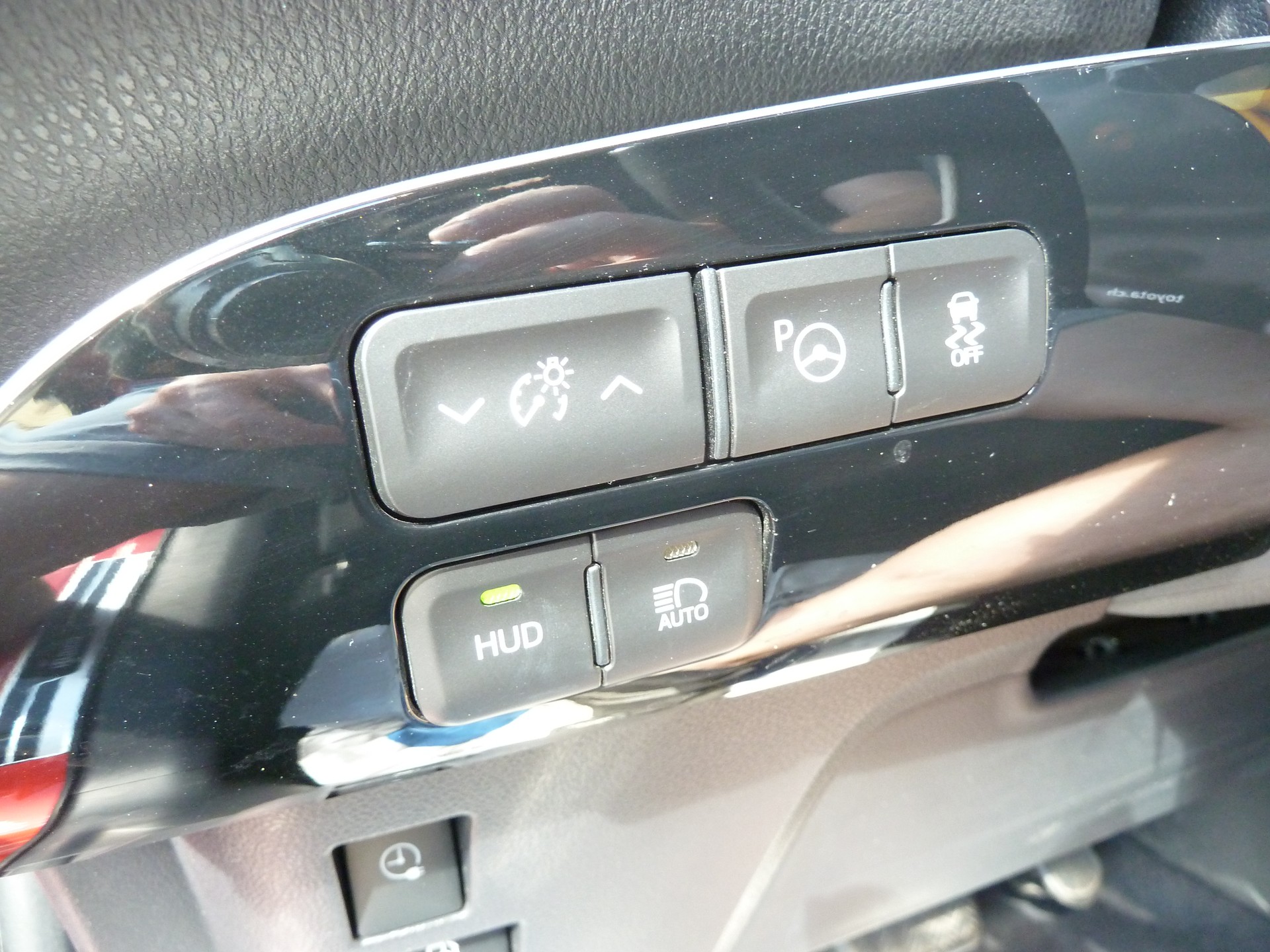 TOYOTA Prius 1.8 VVT-i Plug-in Hybrid Premium-image-17