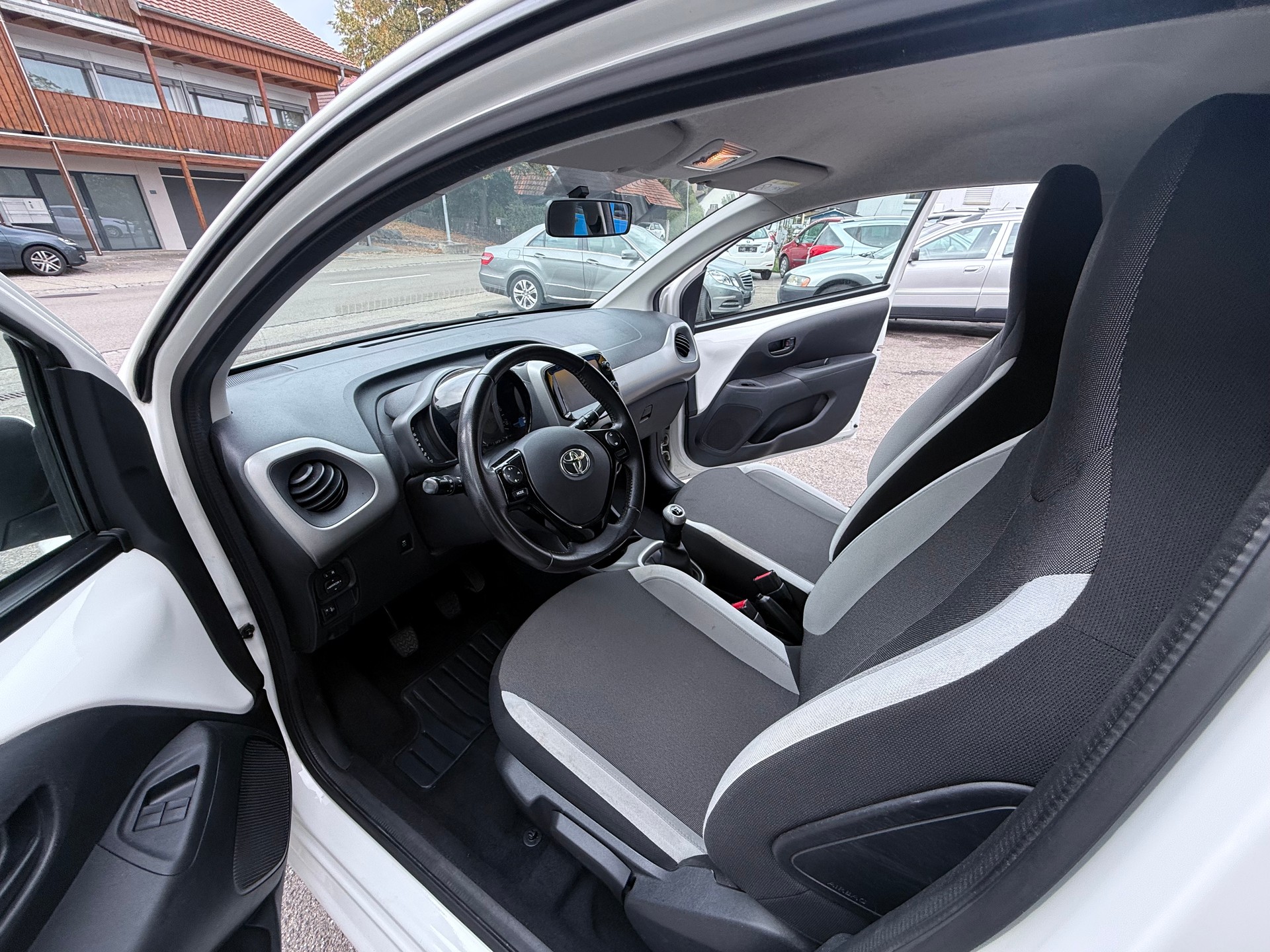 TOYOTA Aygo 1.0 VVT-i x-pure-image-8