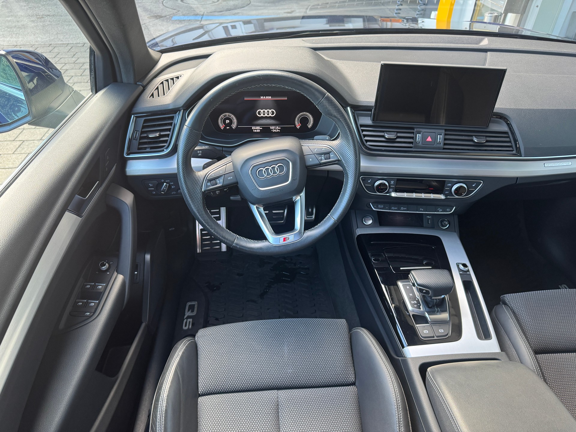 AUDI Q5 40 TDI S-line quattro S-tronic-image-6