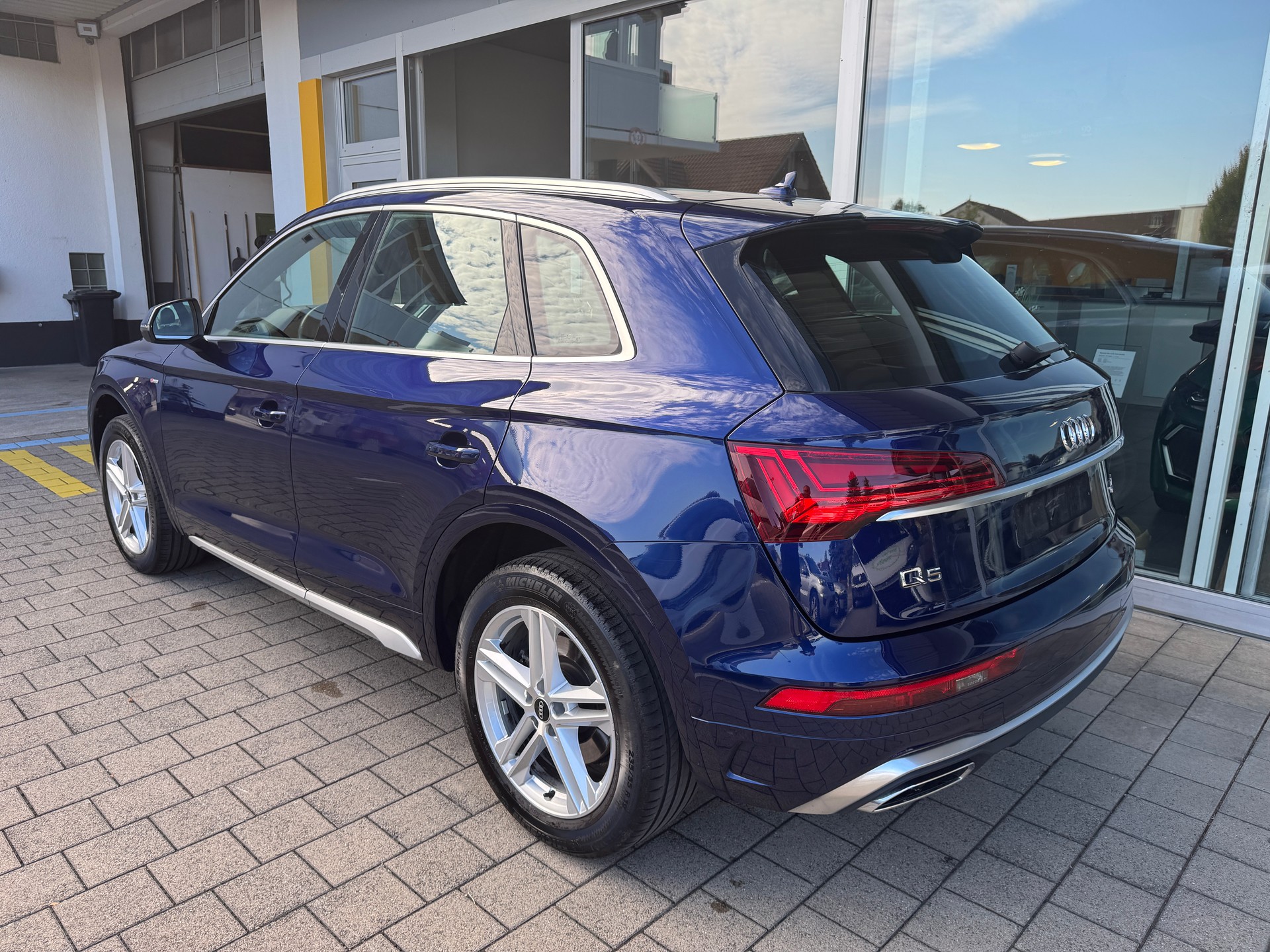 AUDI Q5 40 TDI S-line quattro S-tronic-image-1