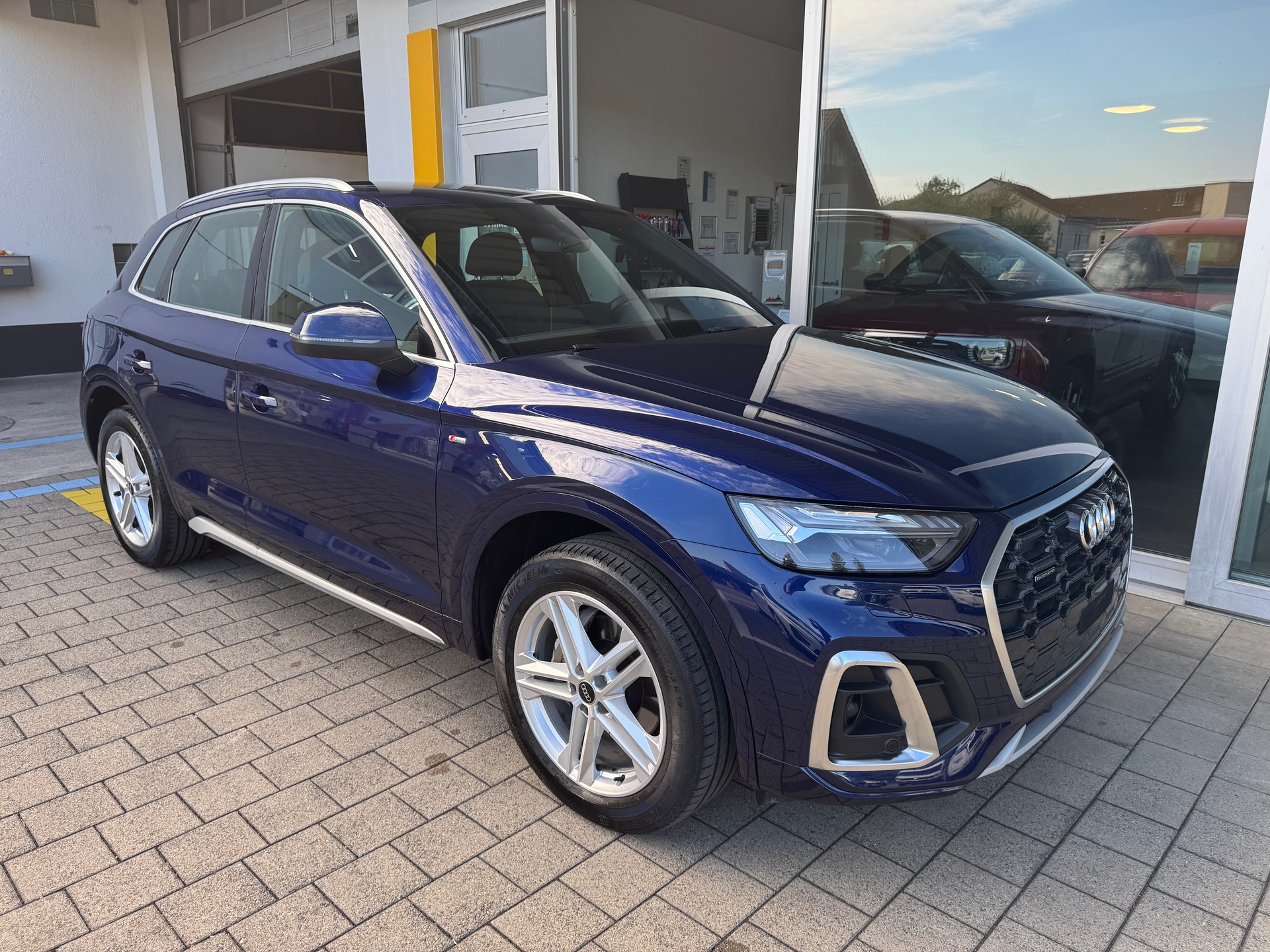 AUDI Q5 40 TDI S-line quattro S-tronic-image-2