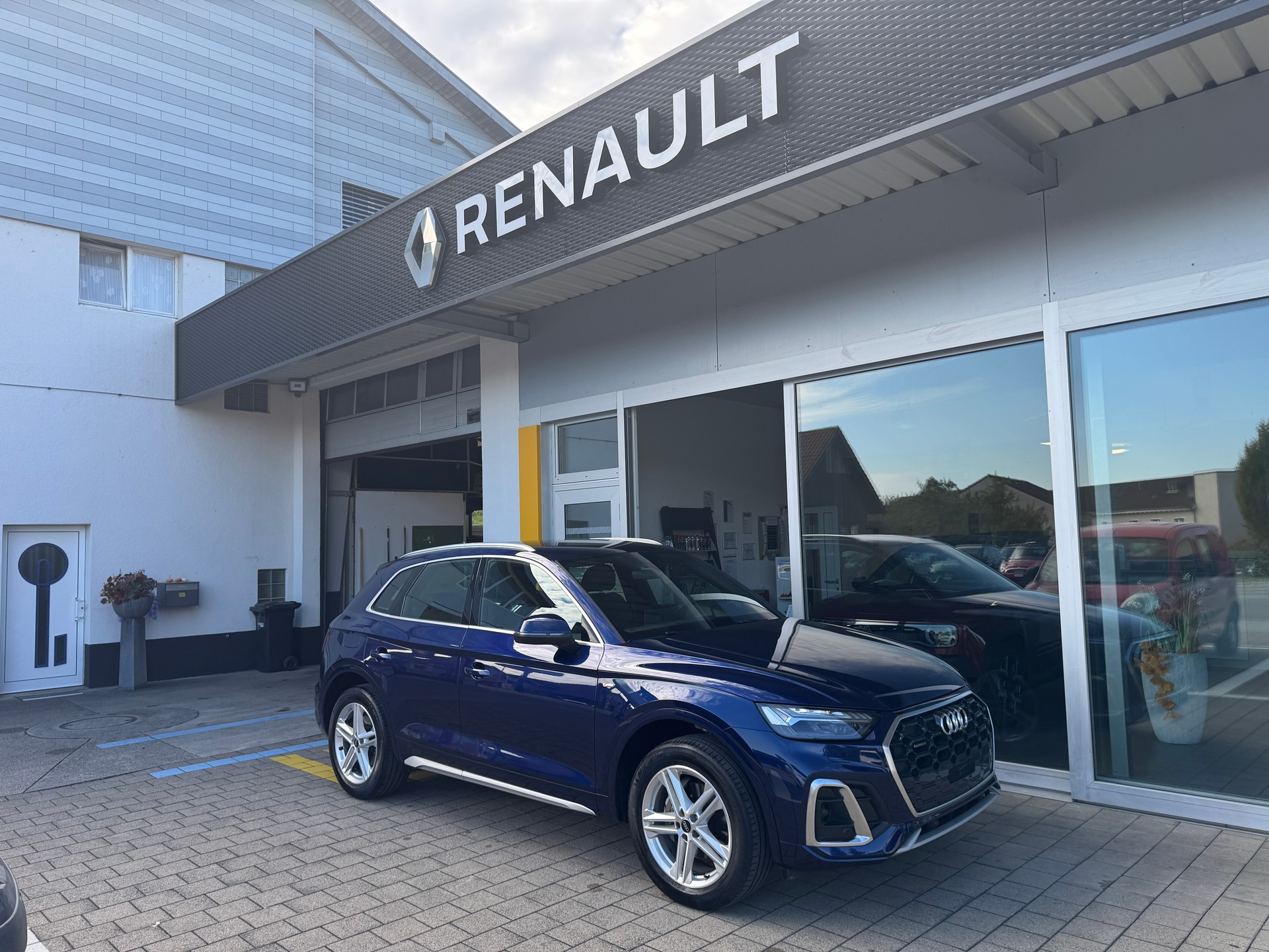 AUDI Q5 40 TDI S-line quattro S-tronic-image-4