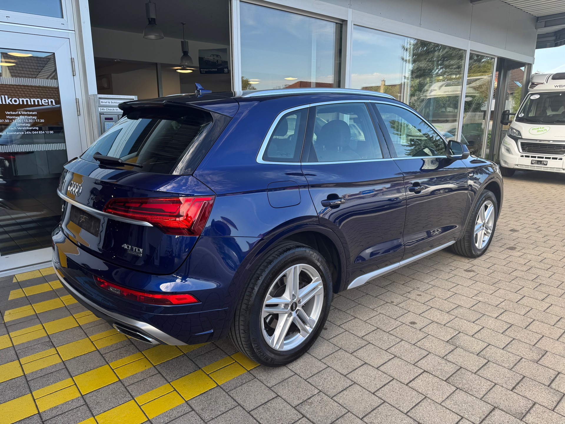 AUDI Q5 40 TDI S-line quattro S-tronic-image-3