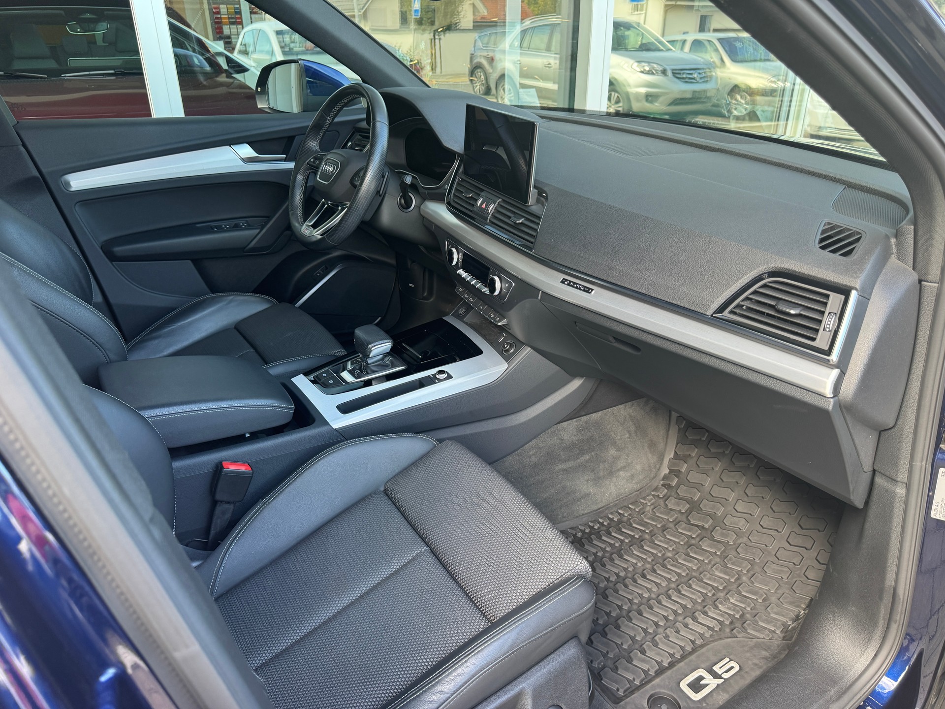 AUDI Q5 40 TDI S-line quattro S-tronic-image-7