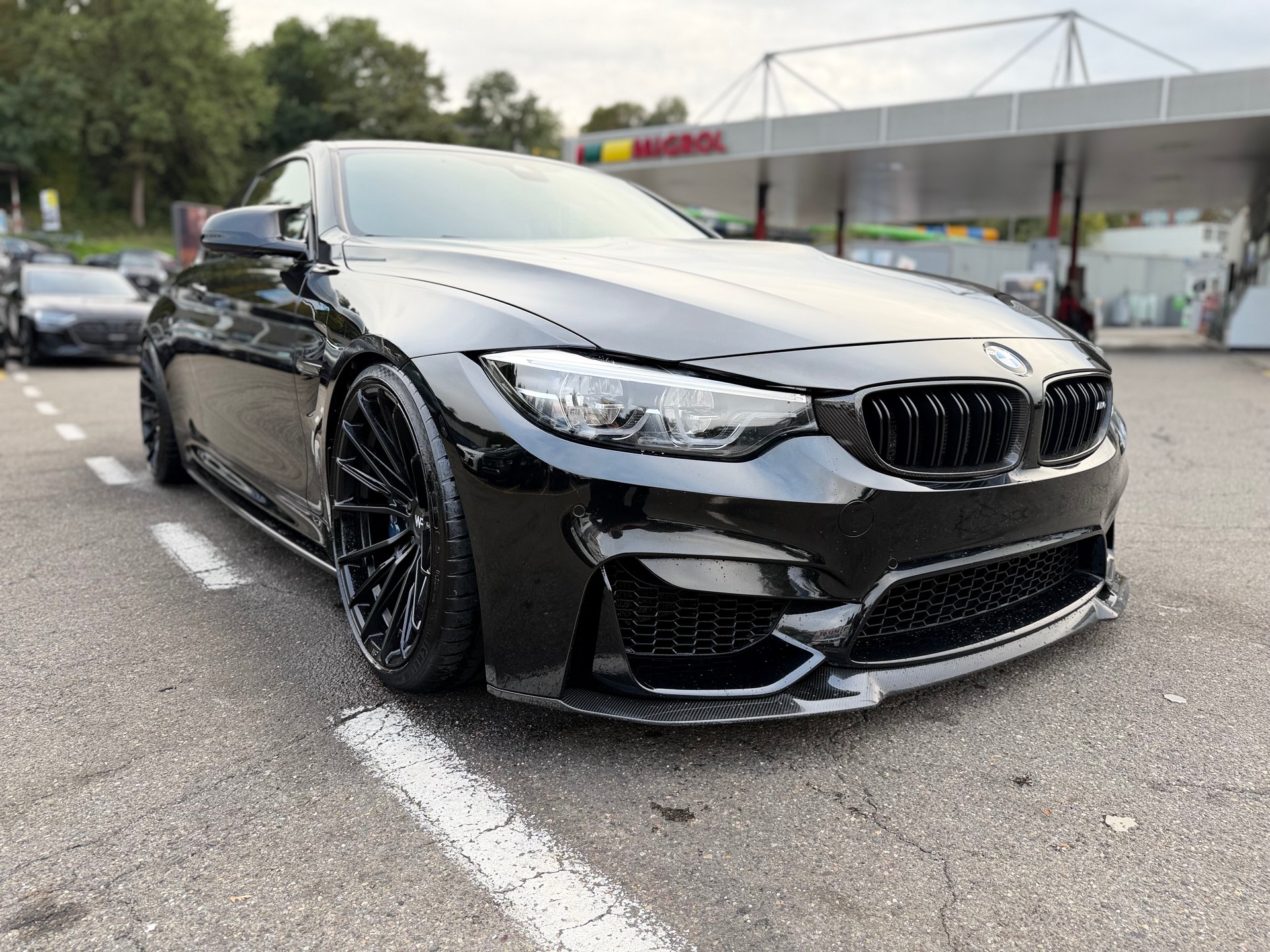BMW M4 Coupé Competition DKG ° MH-Pipes Equal Length Abgasanlage ° Wheelforce 20 Zoll ° CS Rückleuchten °-showroom-element-1