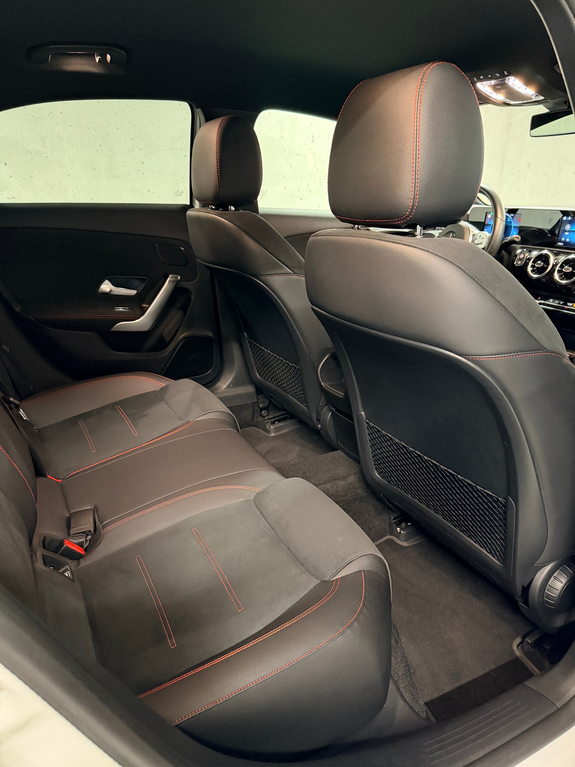 MERCEDES-BENZ A 220 AMG Line 7G-DCT 4Matic-image-18