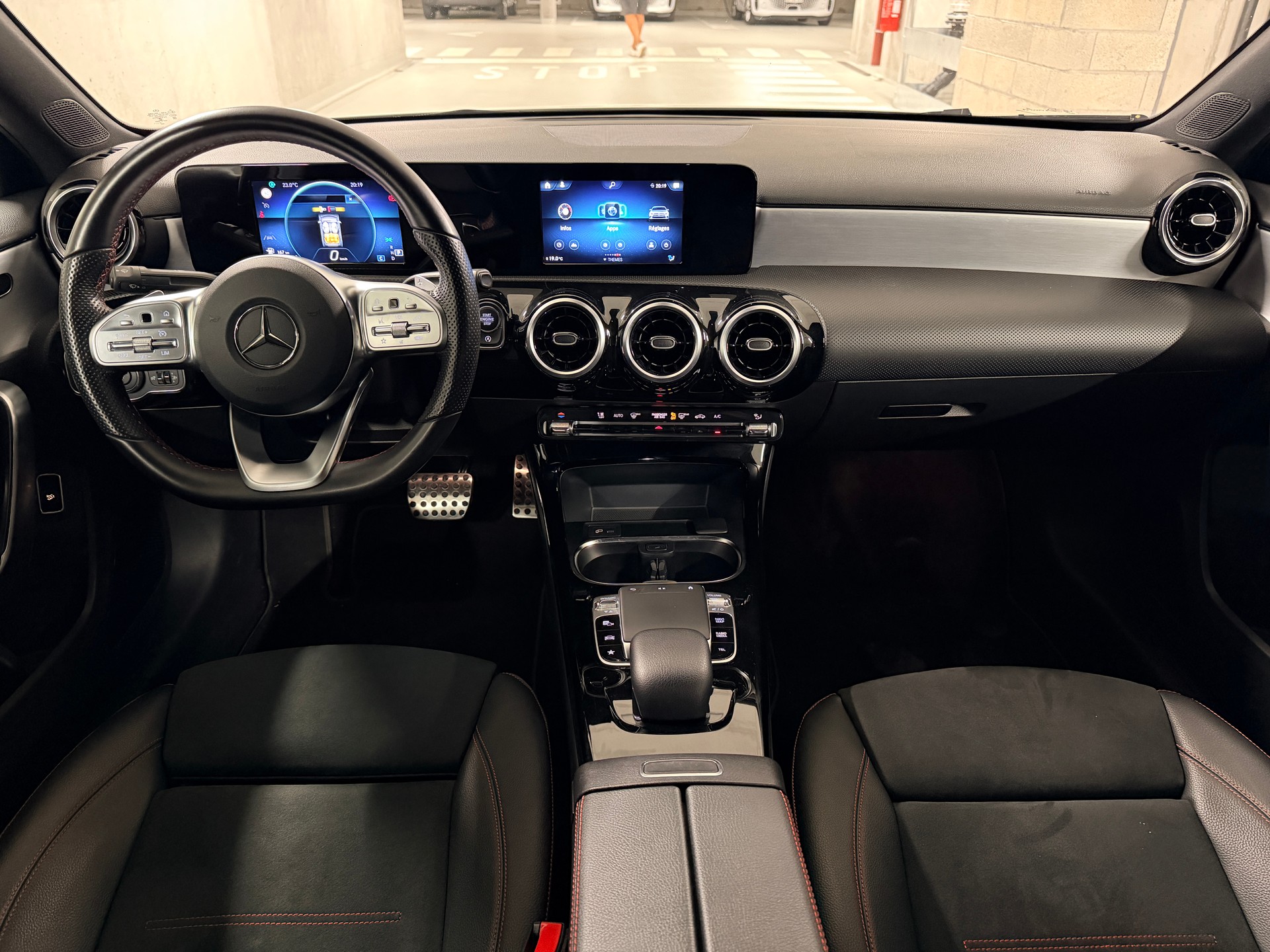 MERCEDES-BENZ A 220 AMG Line 7G-DCT 4Matic-image-16