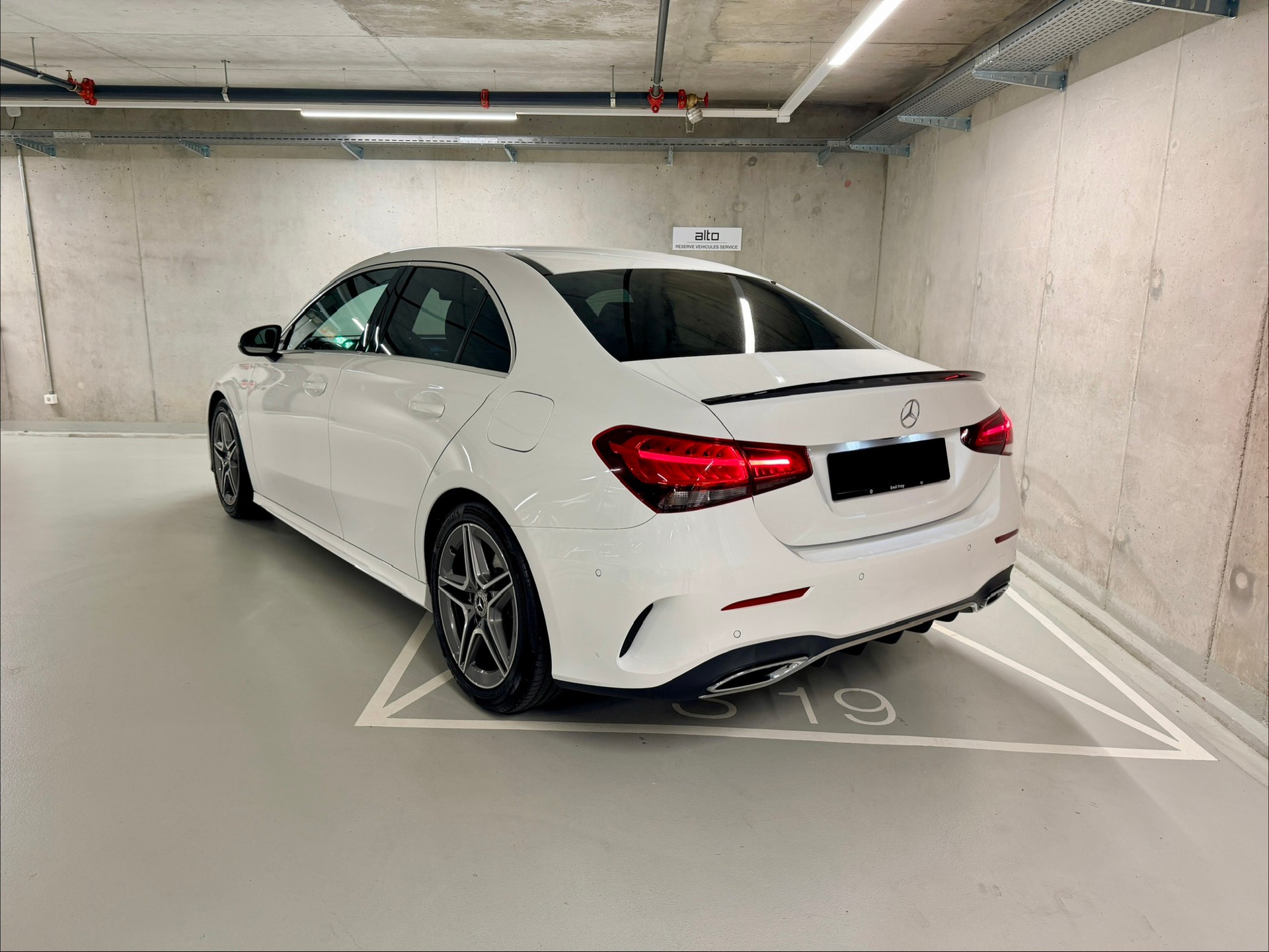 MERCEDES-BENZ A 220 AMG Line 7G-DCT 4Matic-image-2