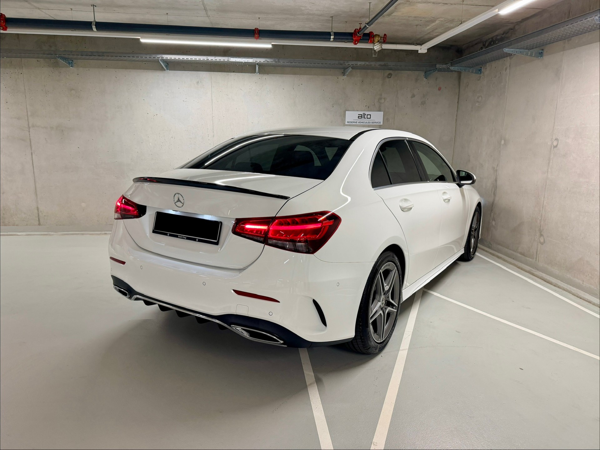 MERCEDES-BENZ A 220 AMG Line 7G-DCT 4Matic-image-4