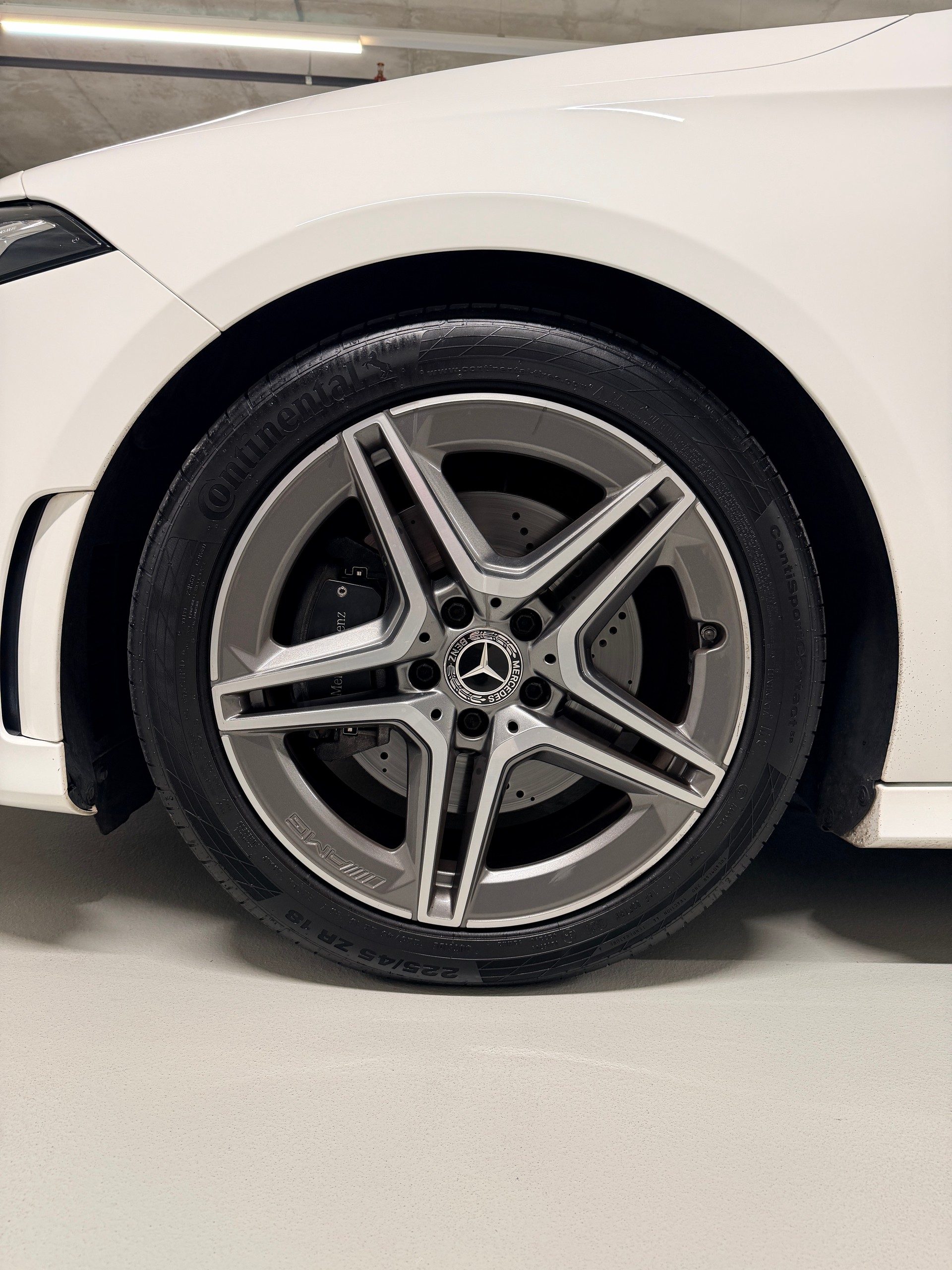 MERCEDES-BENZ A 220 AMG Line 7G-DCT 4Matic-image-22