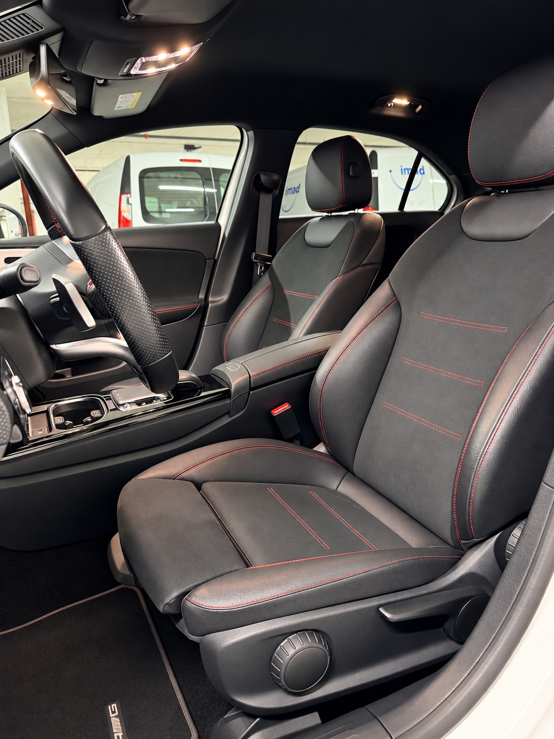 MERCEDES-BENZ A 220 AMG Line 7G-DCT 4Matic-image-13