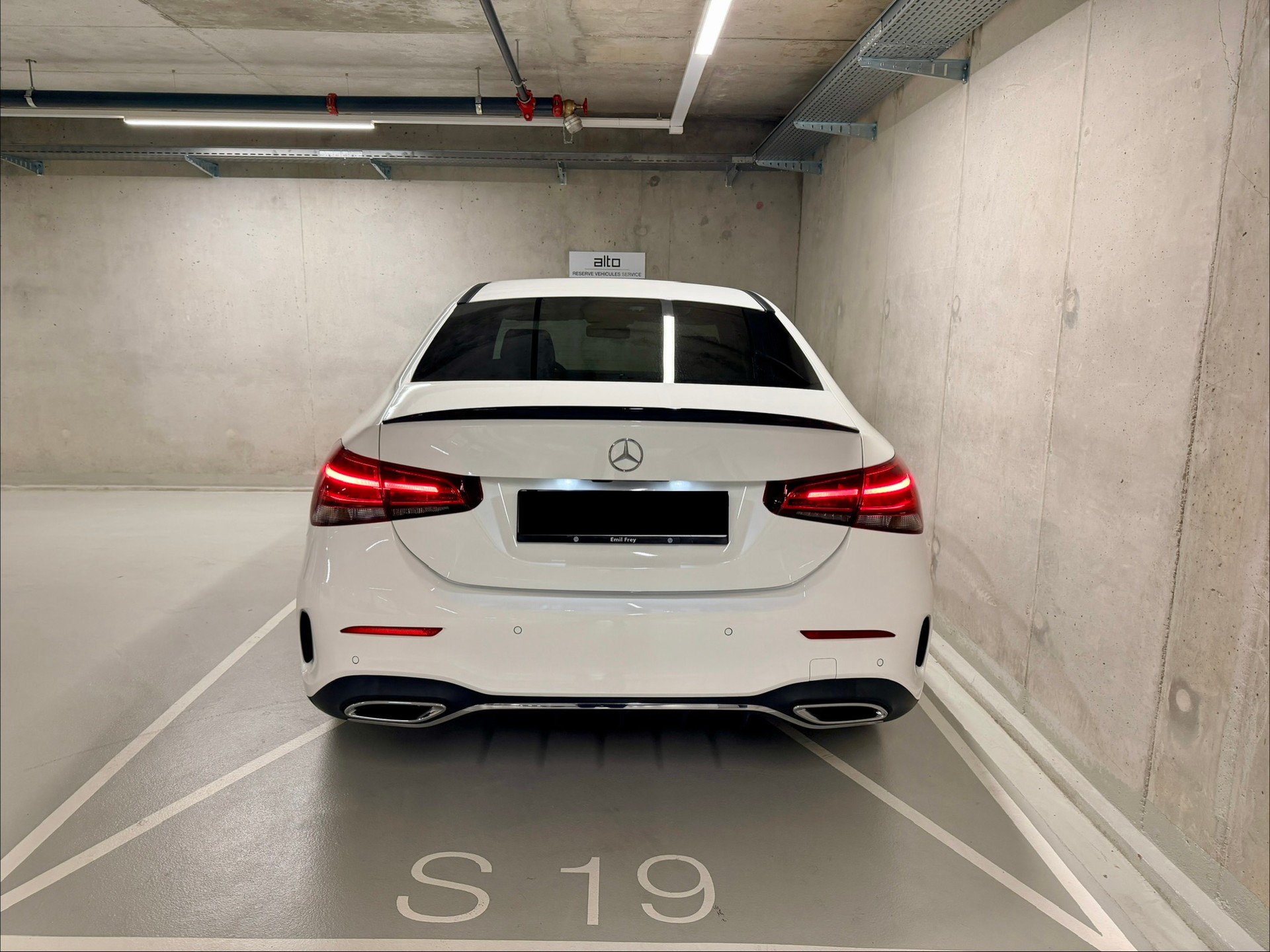 MERCEDES-BENZ A 220 AMG Line 7G-DCT 4Matic-image-3