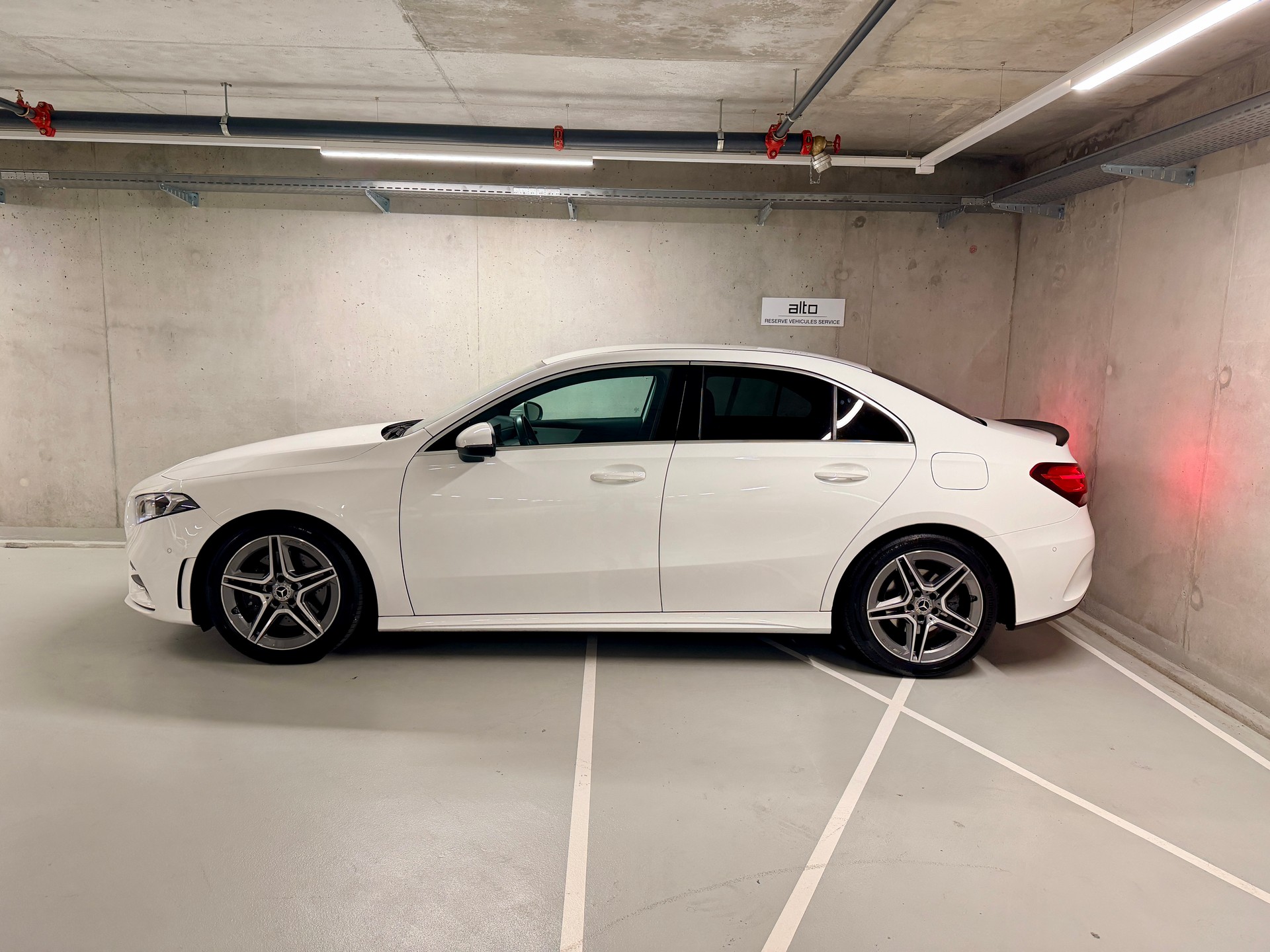 MERCEDES-BENZ A 220 AMG Line 7G-DCT 4Matic-image-1