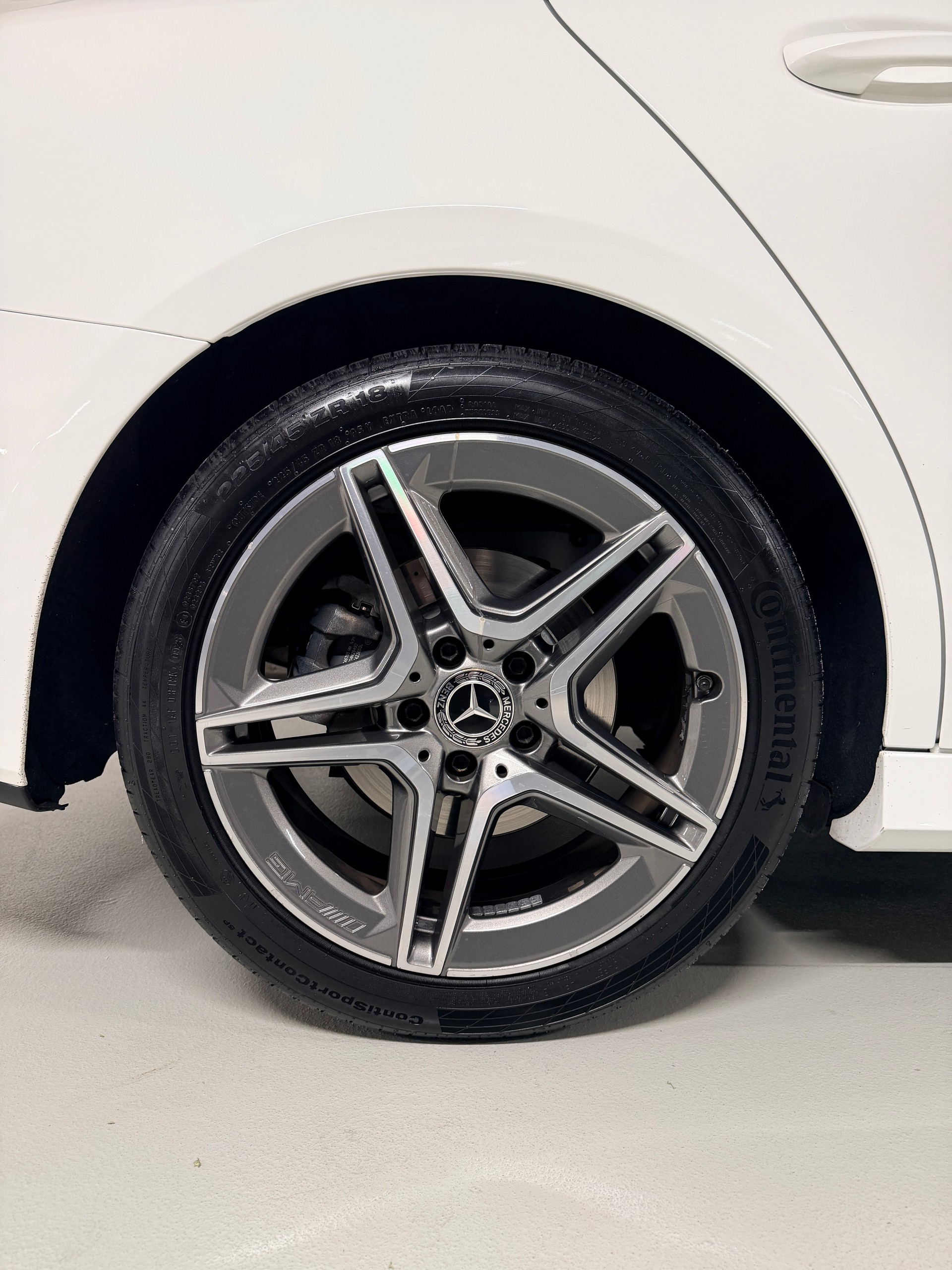 MERCEDES-BENZ A 220 AMG Line 7G-DCT 4Matic-image-24