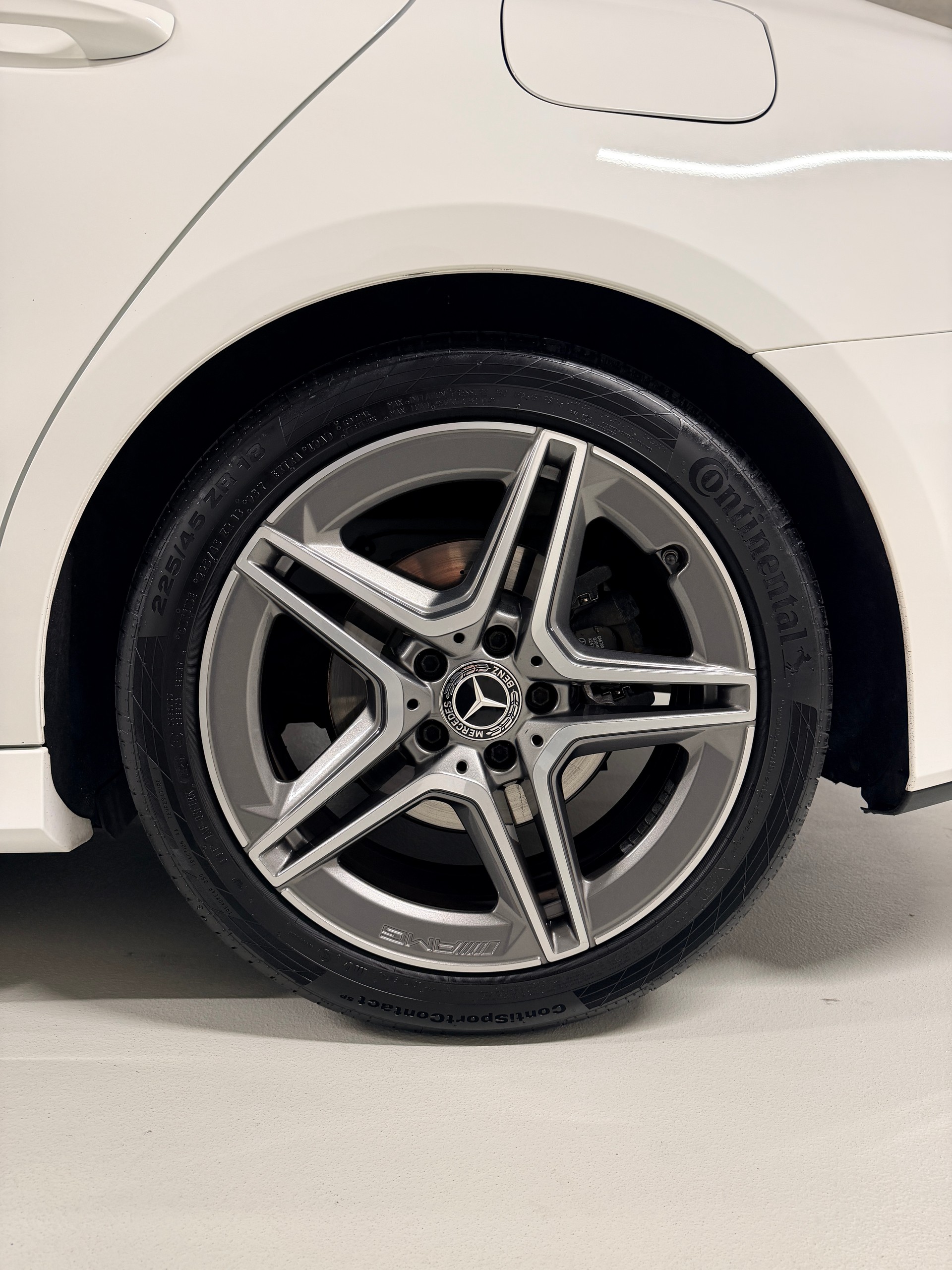 MERCEDES-BENZ A 220 AMG Line 7G-DCT 4Matic-image-23