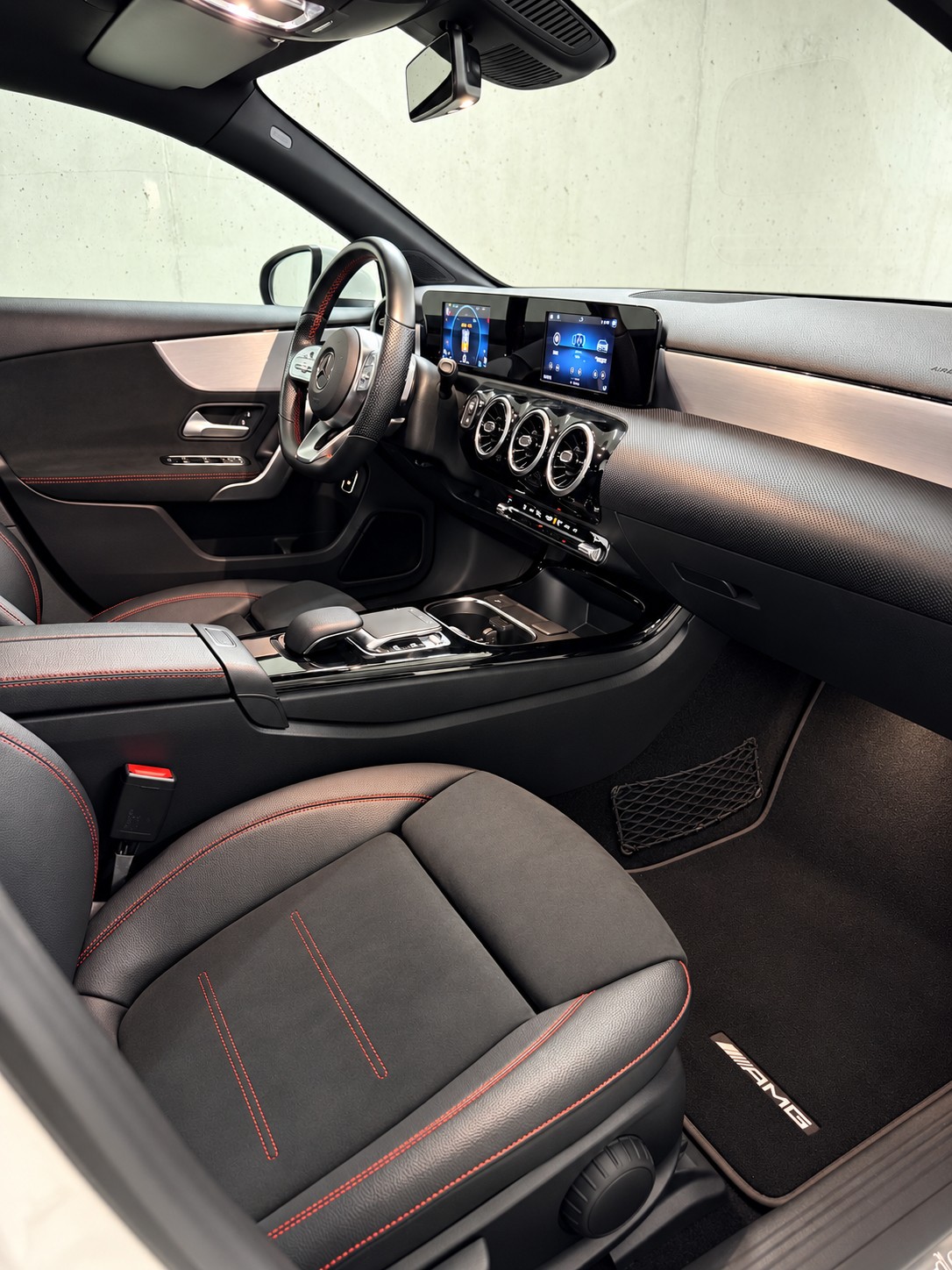 MERCEDES-BENZ A 220 AMG Line 7G-DCT 4Matic-image-20
