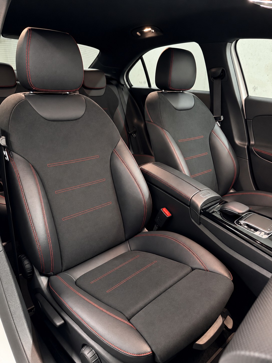 MERCEDES-BENZ A 220 AMG Line 7G-DCT 4Matic-image-21