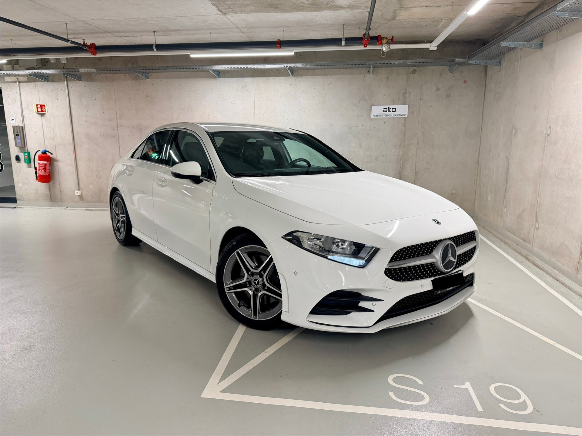 MERCEDES-BENZ A 220 AMG Line 7G-DCT 4Matic-image-6