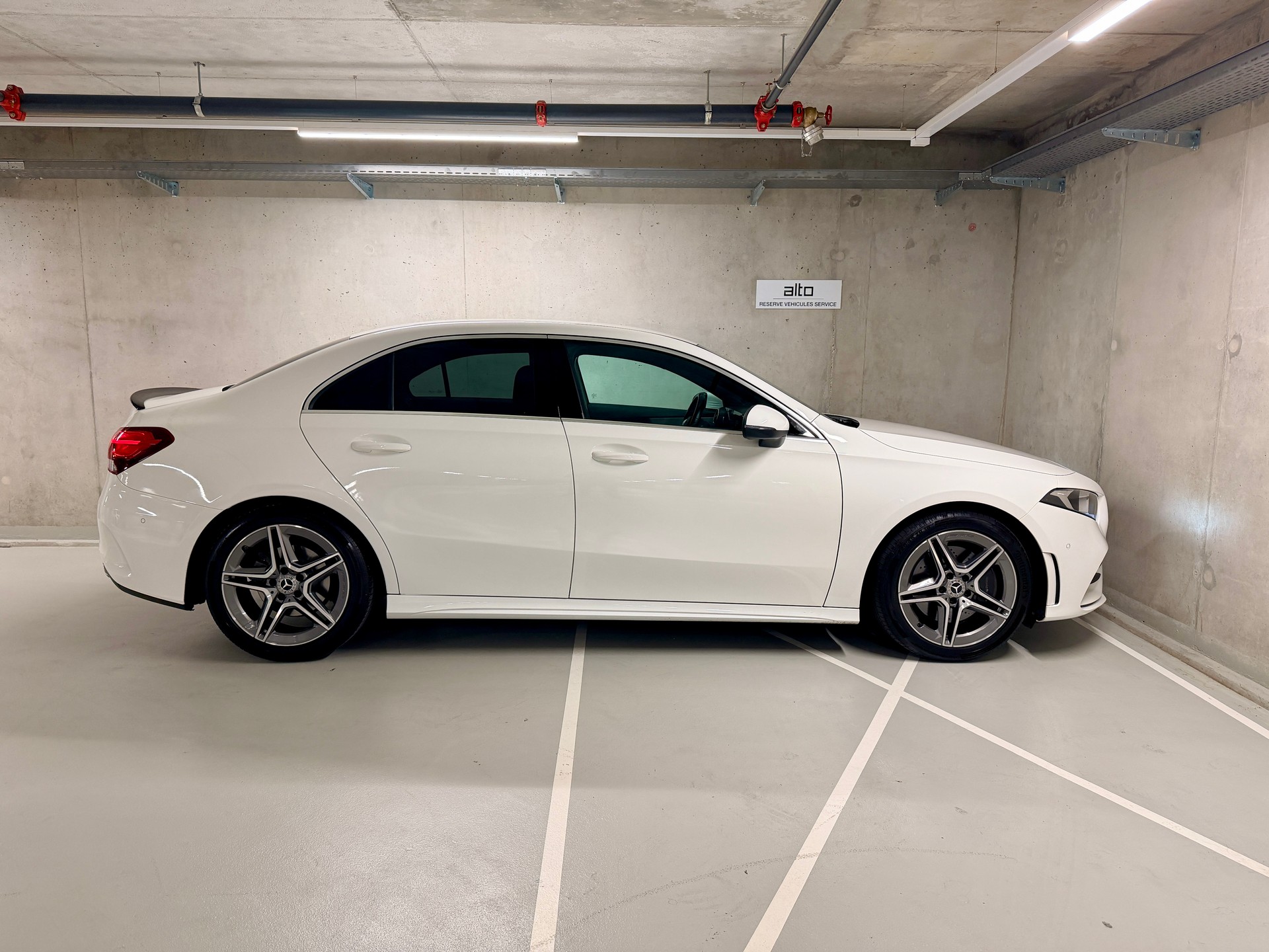 MERCEDES-BENZ A 220 AMG Line 7G-DCT 4Matic-image-5