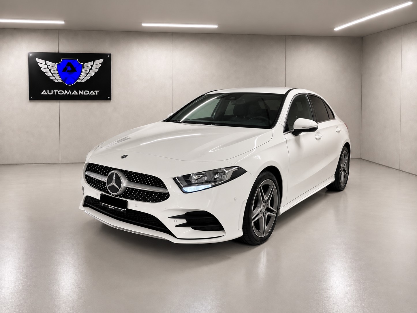 MERCEDES-BENZ A 220 AMG Line 7G-DCT 4Matic-image-0