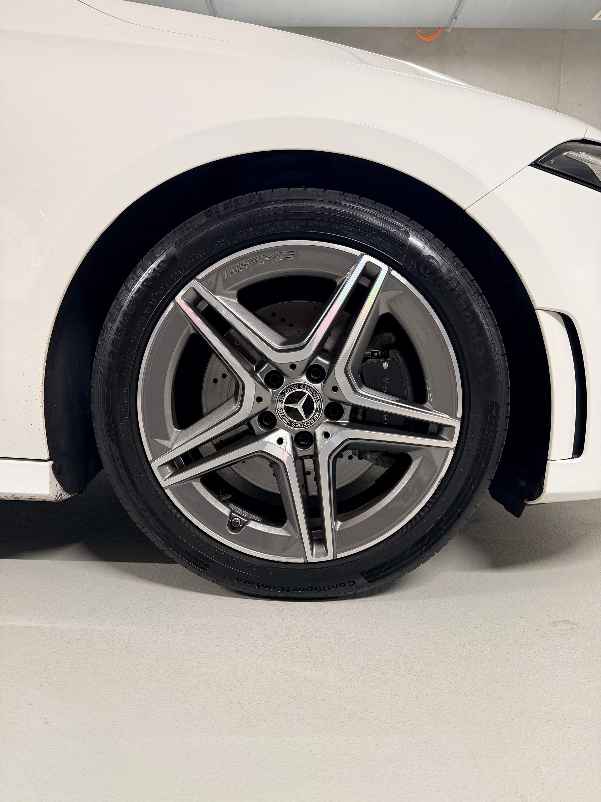 MERCEDES-BENZ A 220 AMG Line 7G-DCT 4Matic-image-25