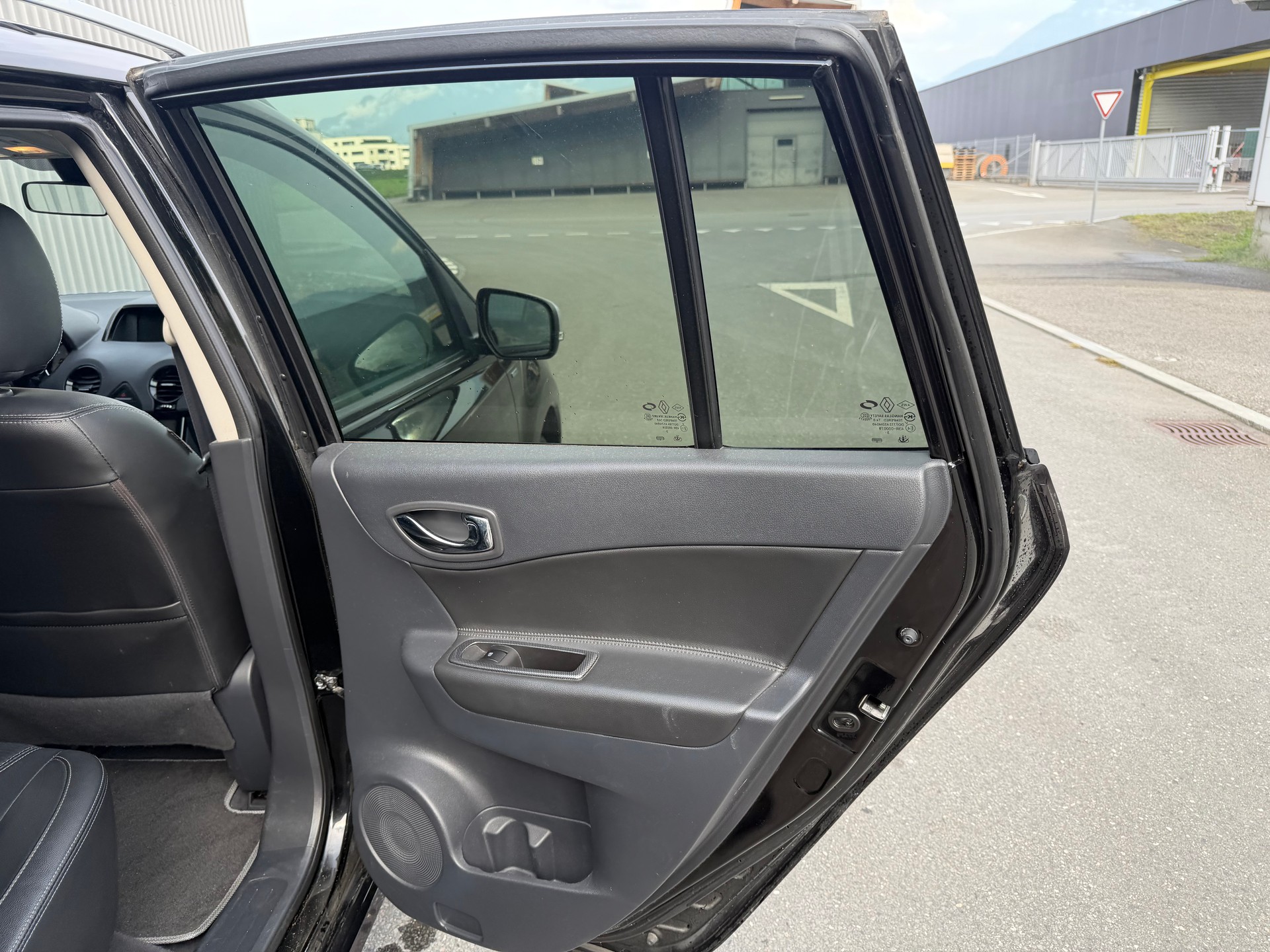 RENAULT Koleos 2.0 dCi Exception 4x4 Automatic-image-31