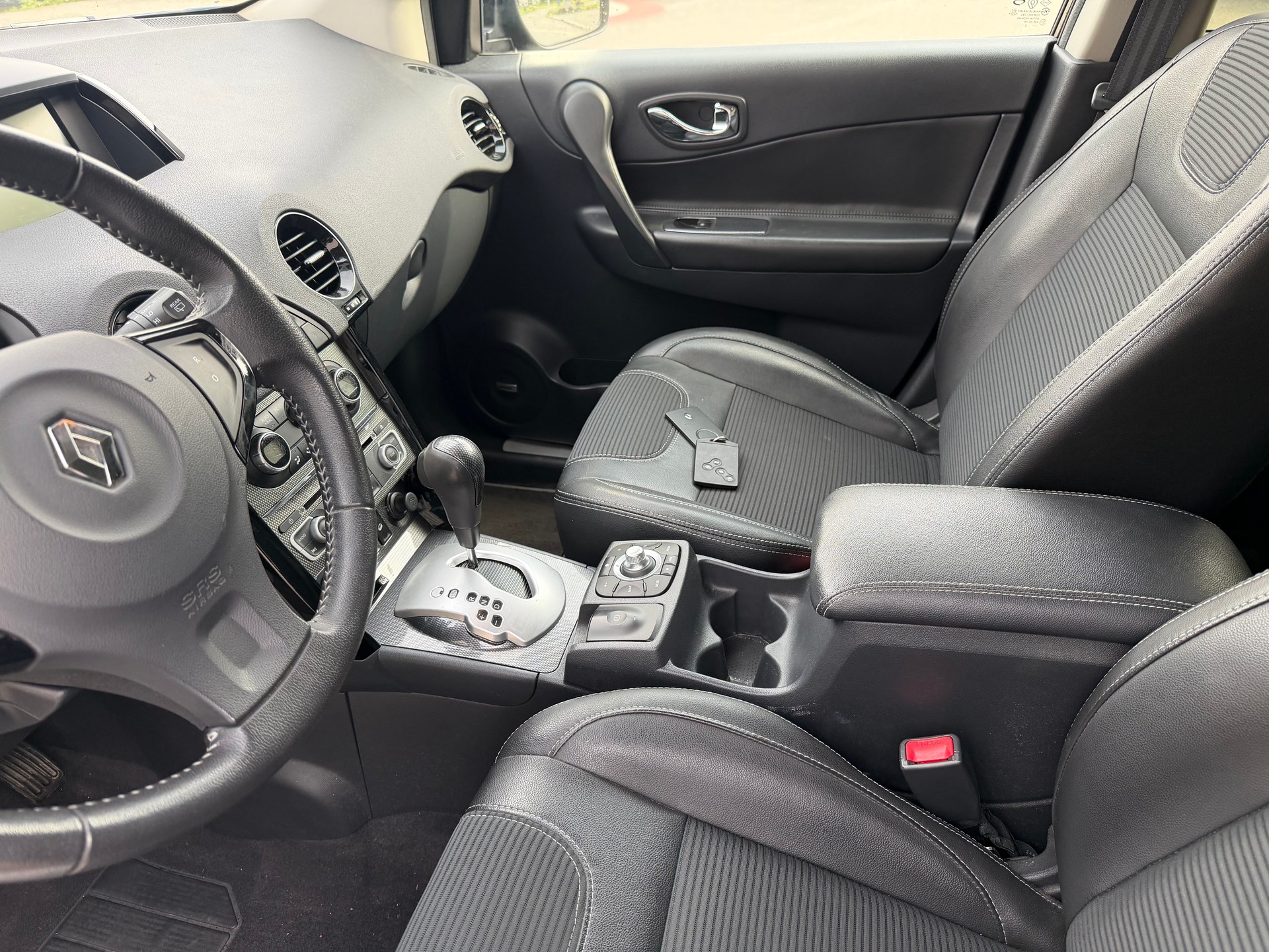 RENAULT Koleos 2.0 dCi Exception 4x4 Automatic-image-13
