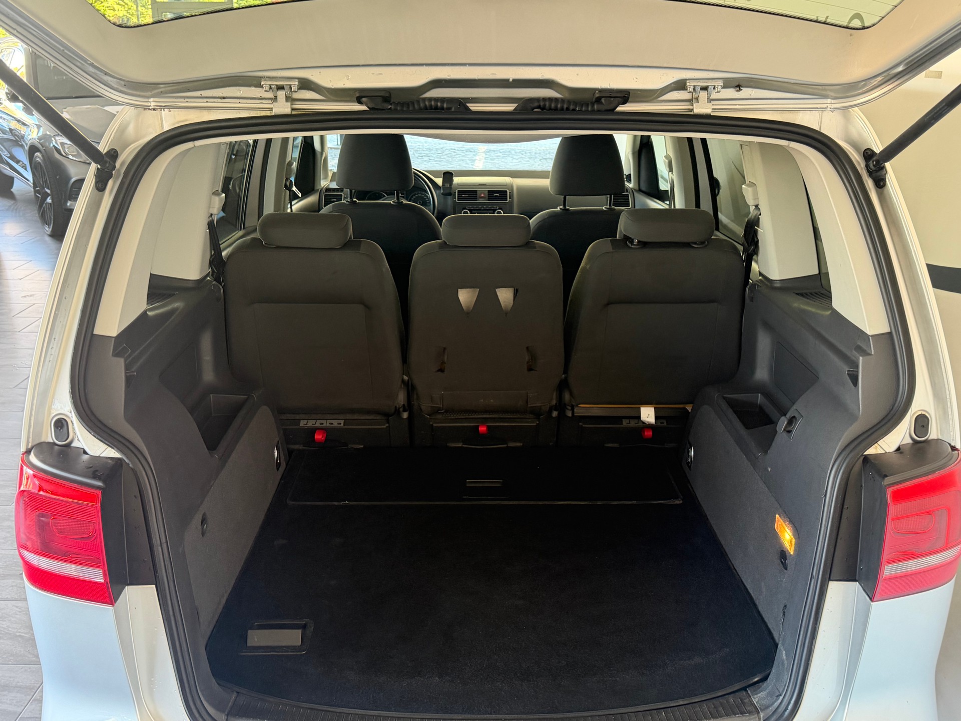 VW Touran 1.4 TSI Trendline DSG-image-16