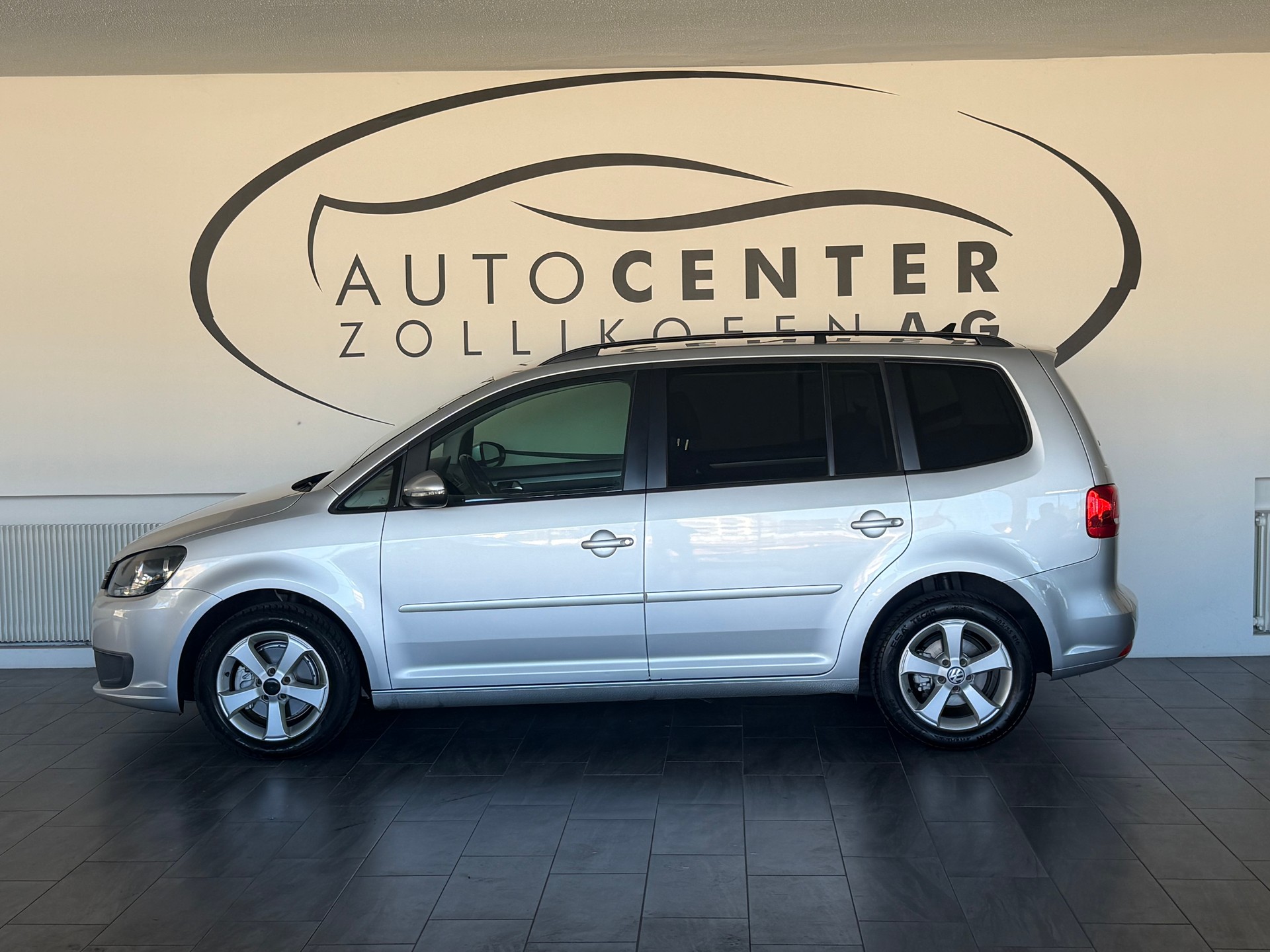 VW Touran 1.4 TSI Trendline DSG-image-5