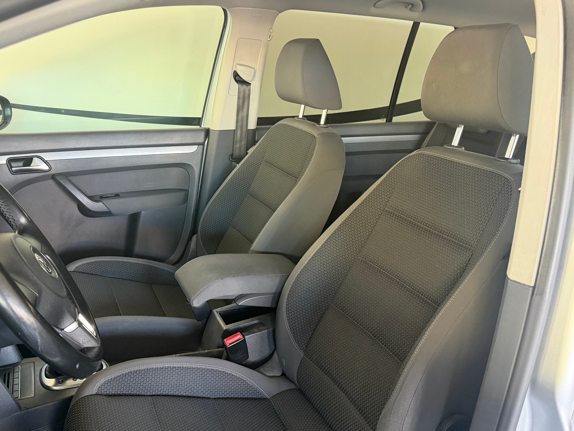 VW Touran 1.4 TSI Trendline DSG-image-11