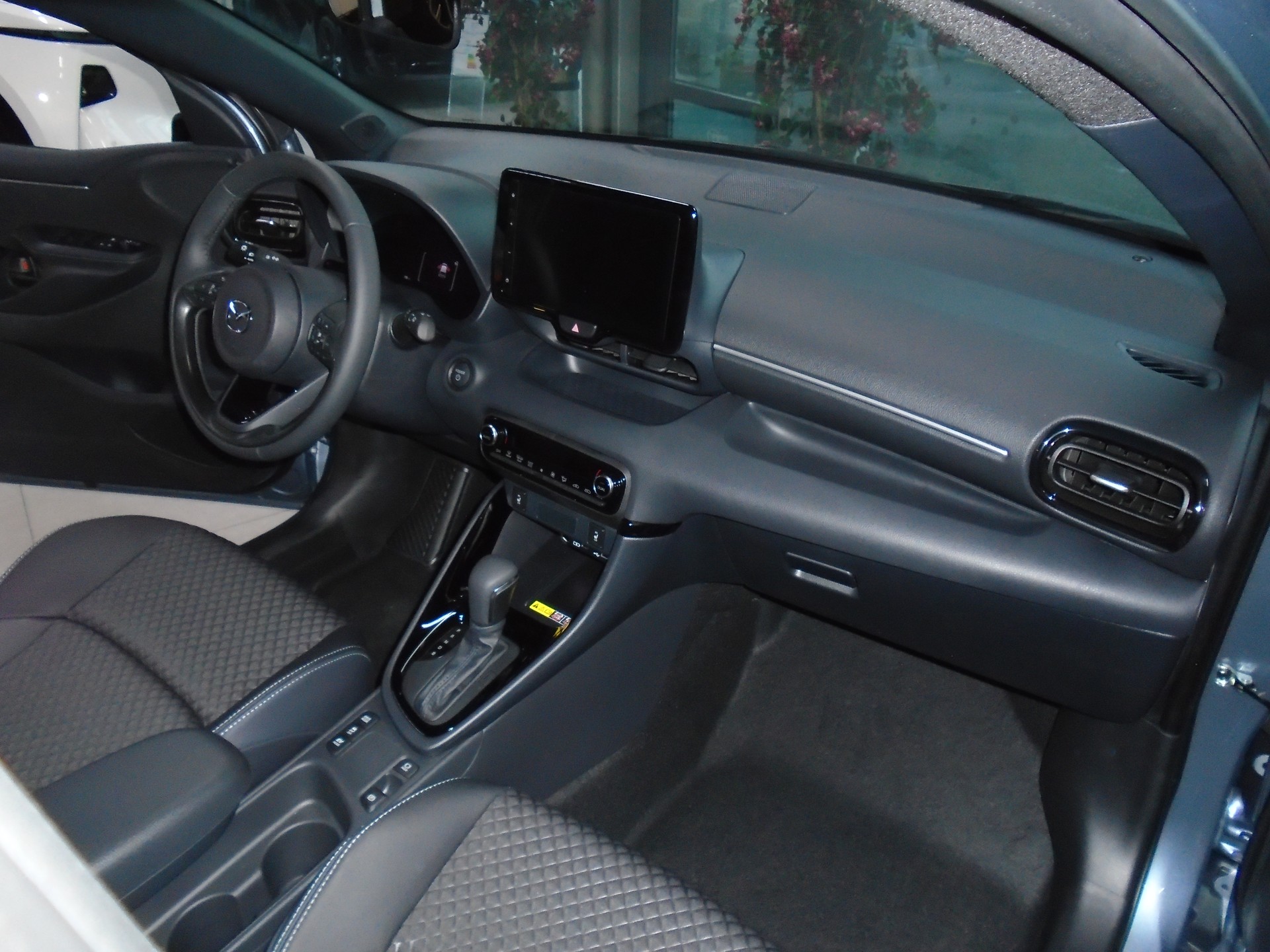 MAZDA 2 Hybrid Homura-image-3