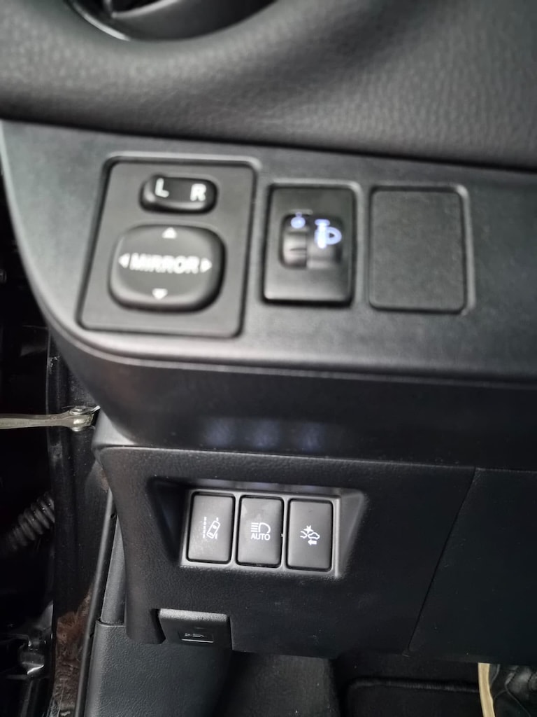 TOYOTA Yaris 1.5 VVT-i Hybrid Trend e-CVT-image-14